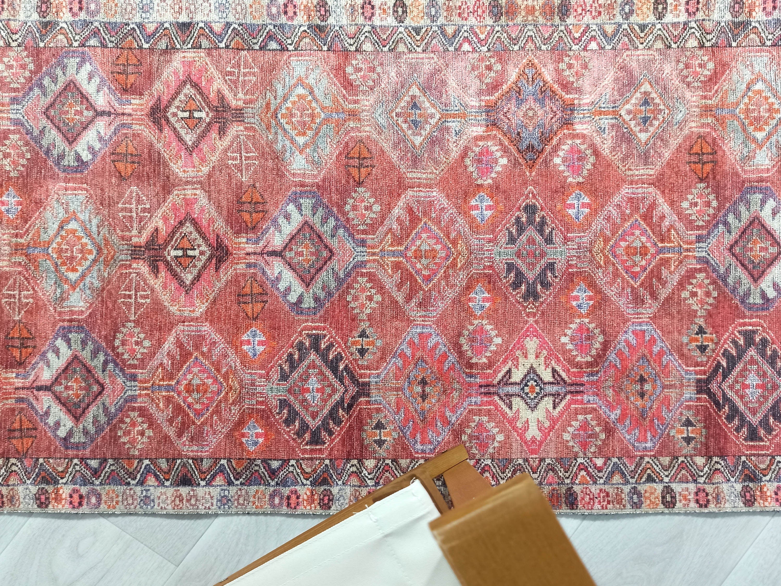 Grauer Vintage-Teppich mit geometrischem Muster