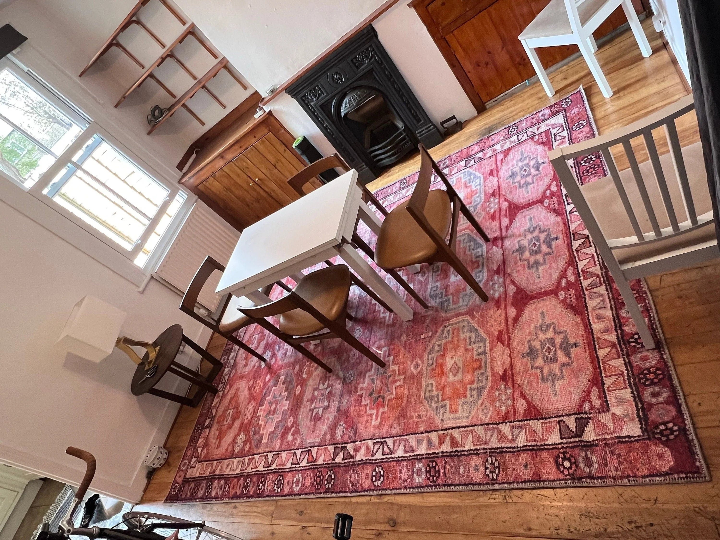 Mercan ve Pembe Geometrik Desenli Vintage Türk Halısı