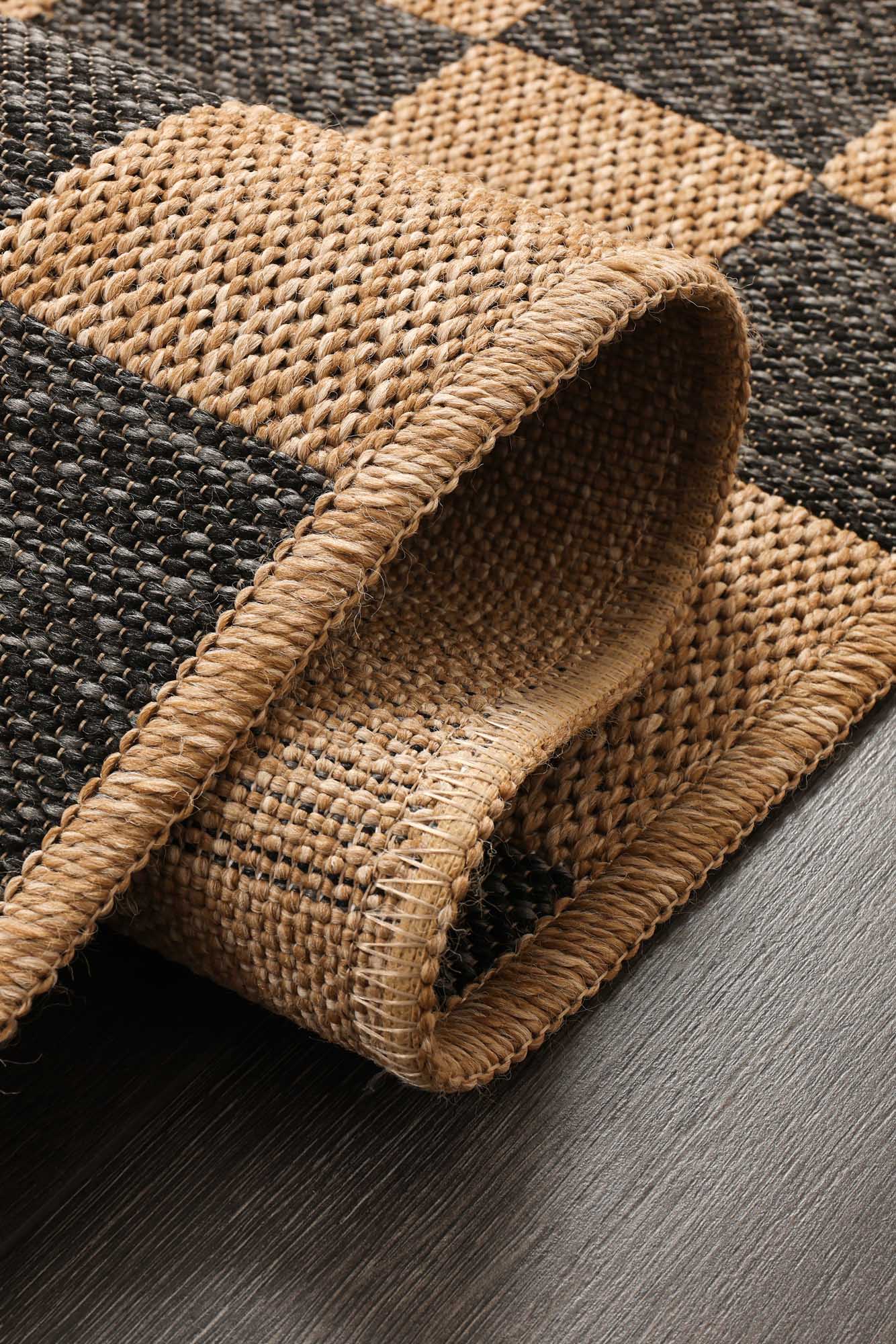 Kahve ve Siyah Dama Desenli Hasır Halı