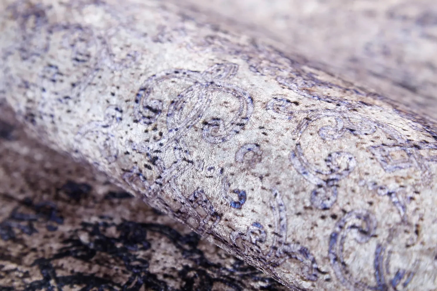 Pudra Mor Lila Tonlarında Soyut Motifli Halı-Pera Halı