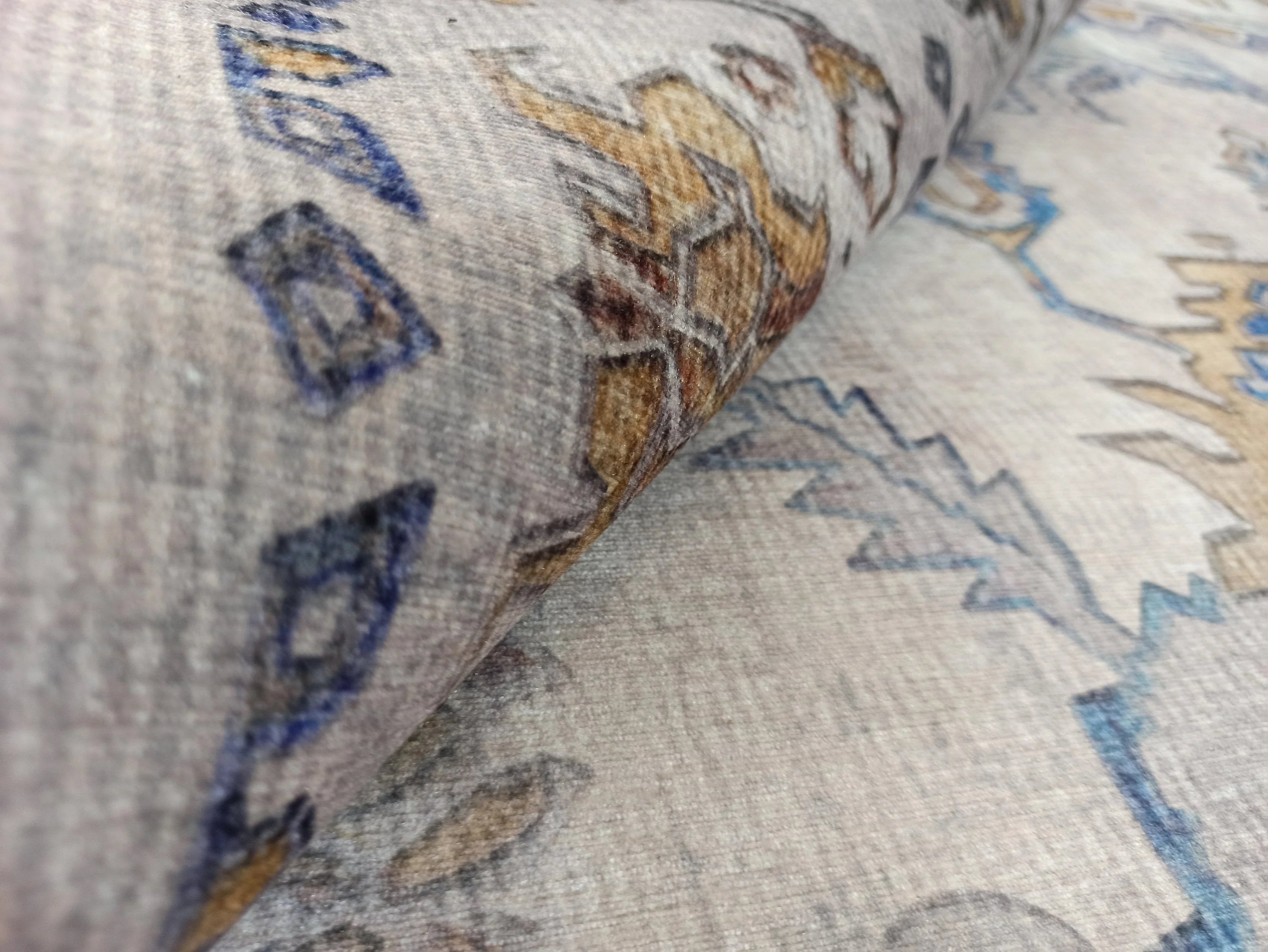 Bej ve Mavi Eskitme Desenli Vintage Halı