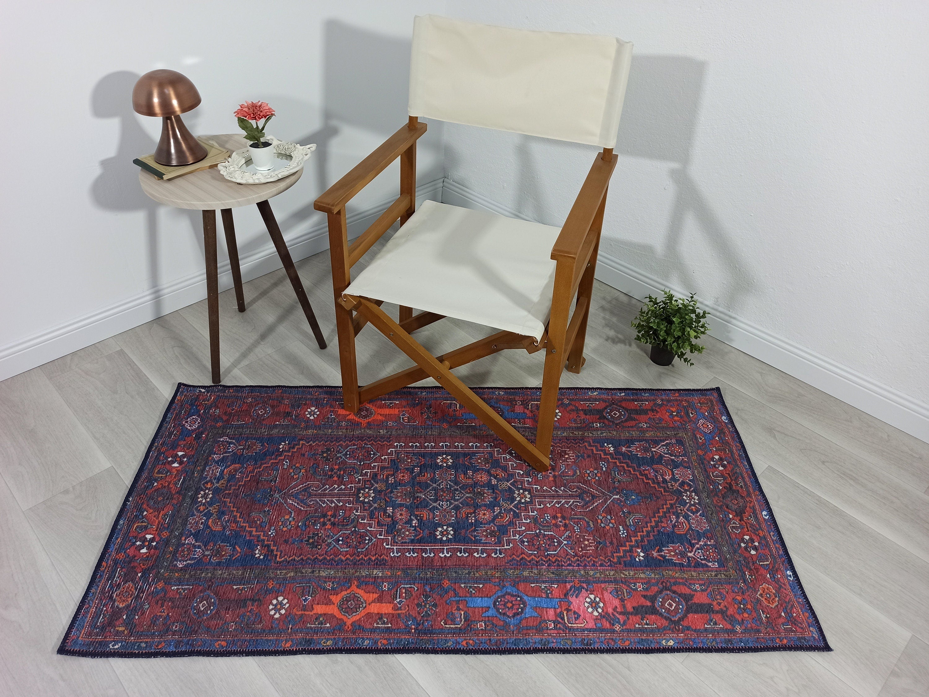 Vintage-Teppich mit braunen, orangen und marineblauen Motiven