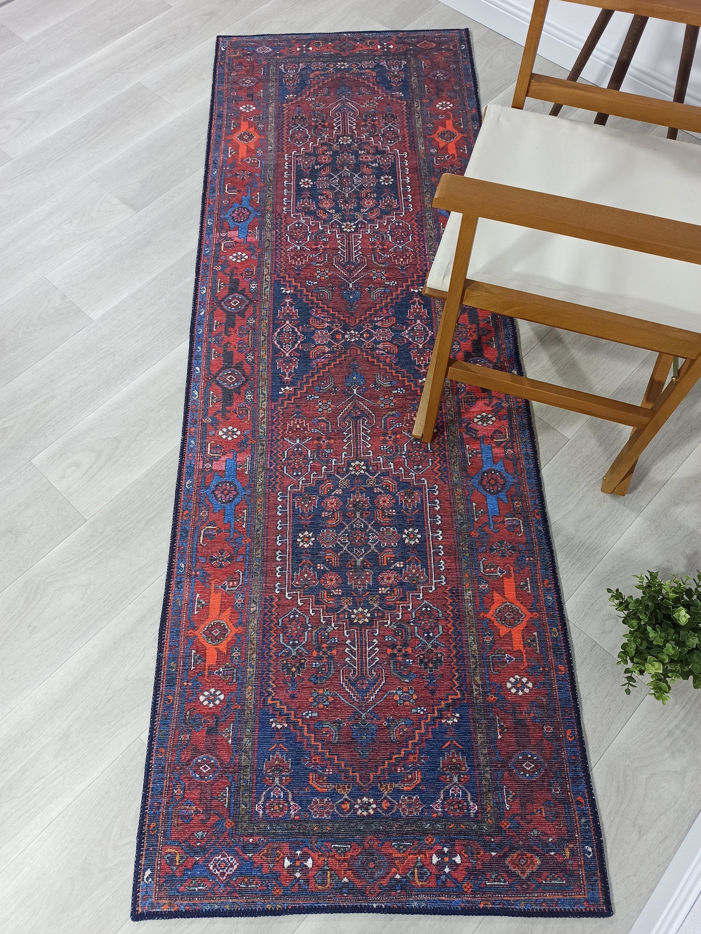 Vintage-Teppich mit braunen, orangen und marineblauen Motiven