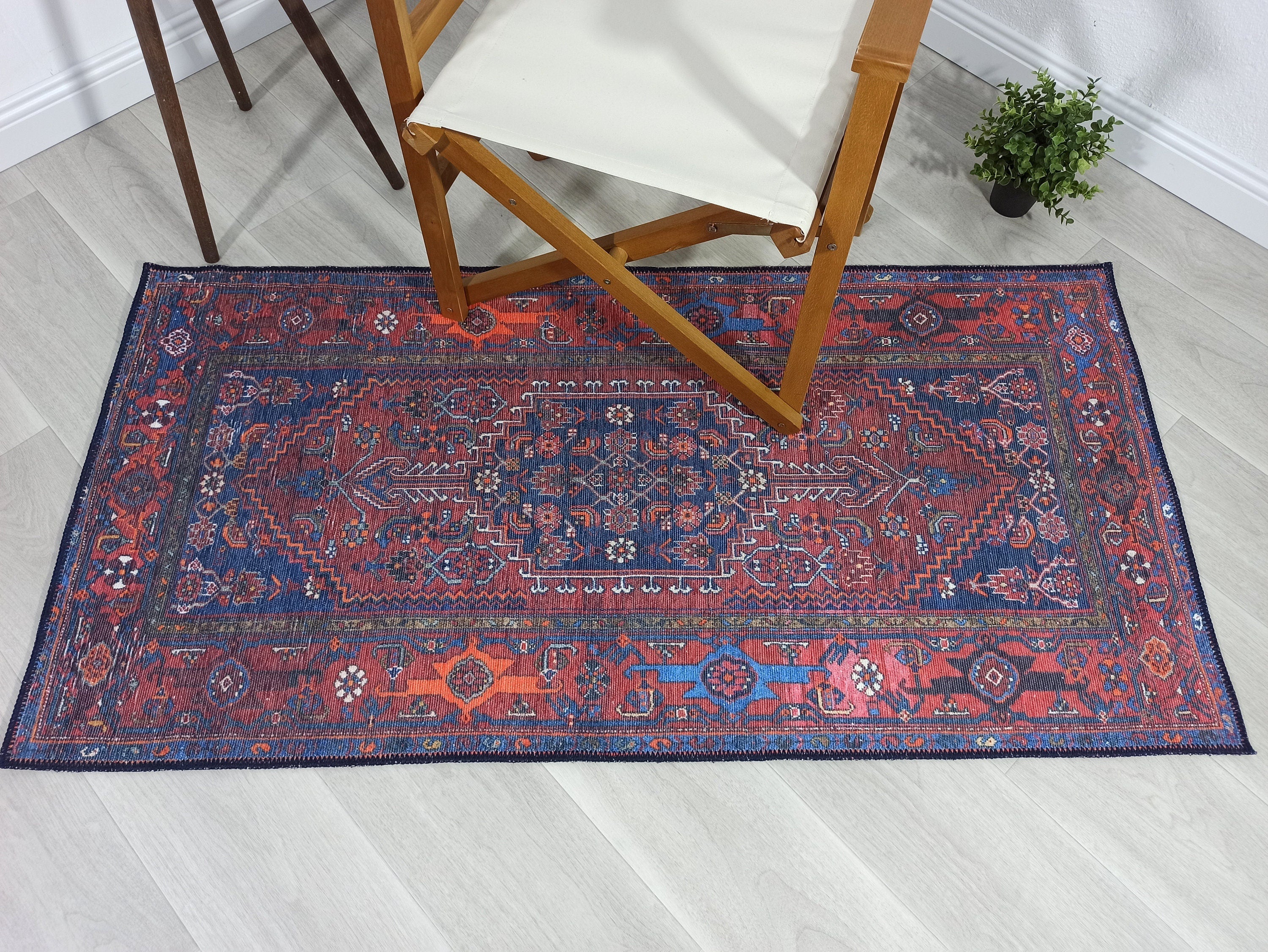 Vintage-Teppich mit braunen, orangen und marineblauen Motiven