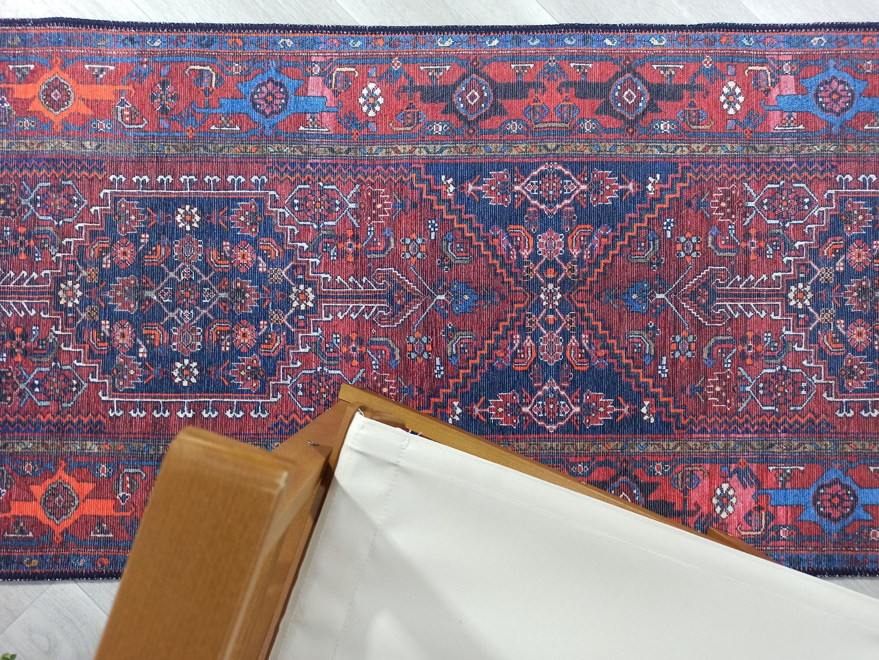Vintage-Teppich mit braunen, orangen und marineblauen Motiven