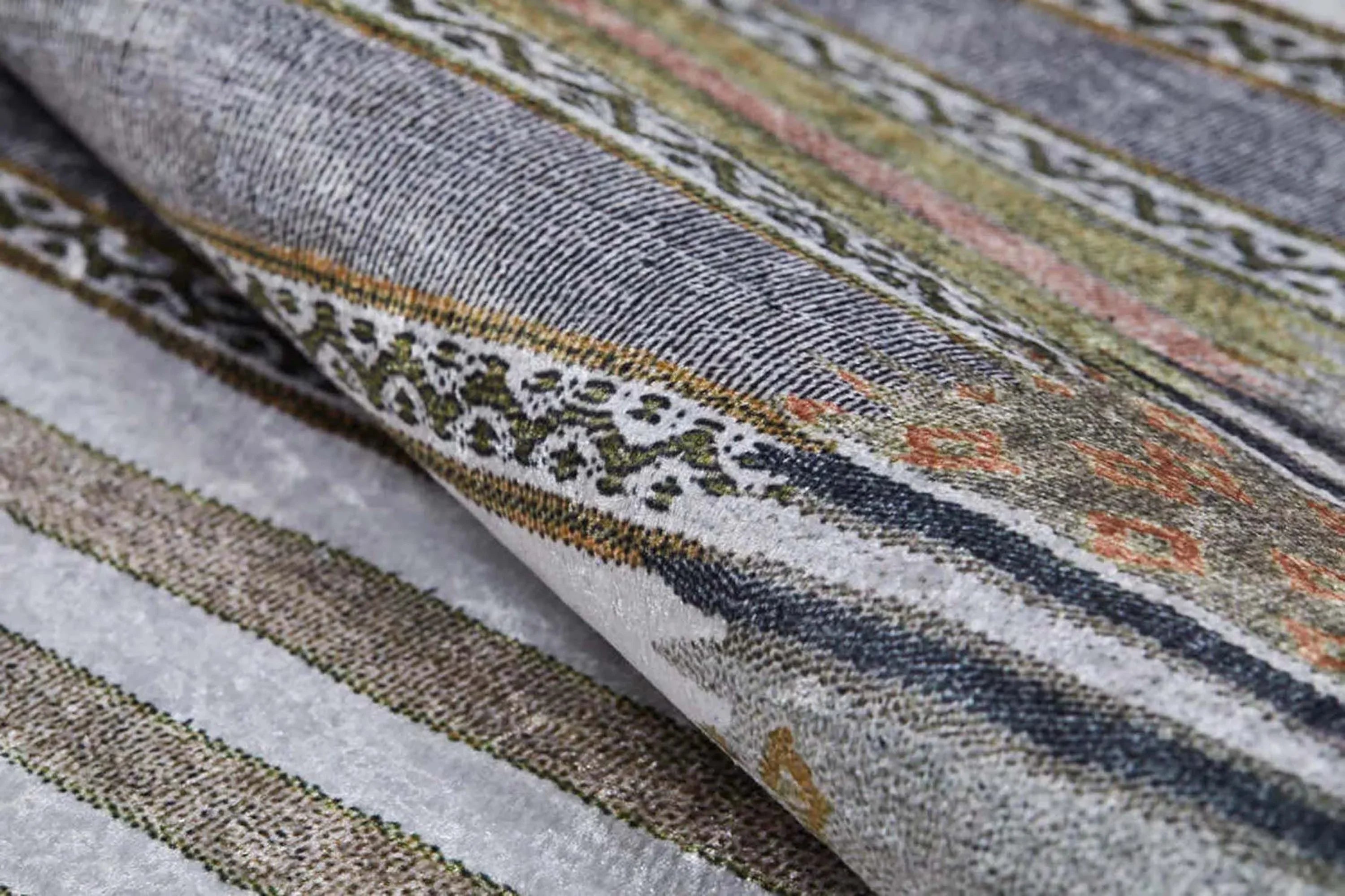 Renkli Çizgili Desenli Anadolu Kilim Halı-Pera Halı