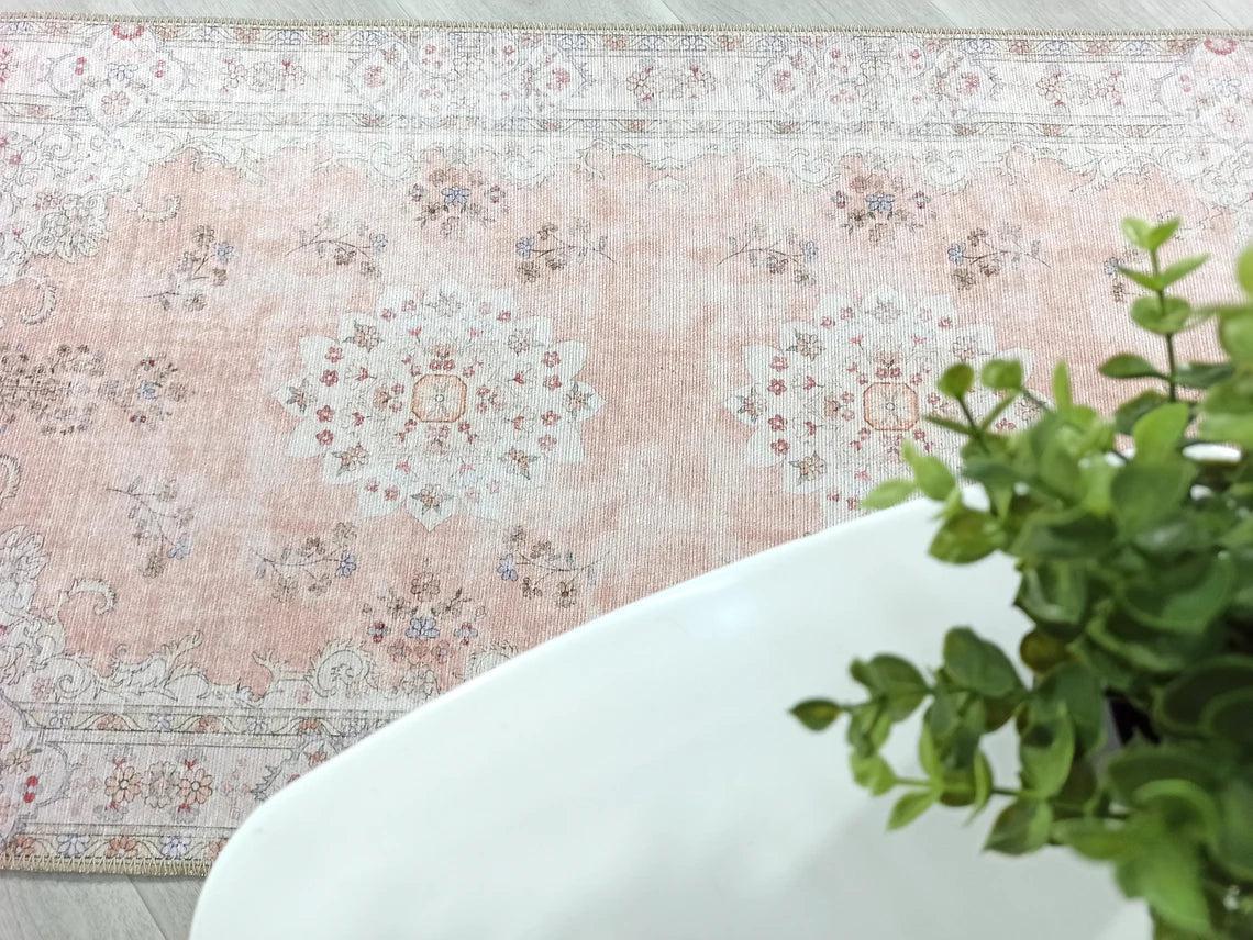 Bej ve Gül Kurusu Eskitme Desenli Vintage Halı