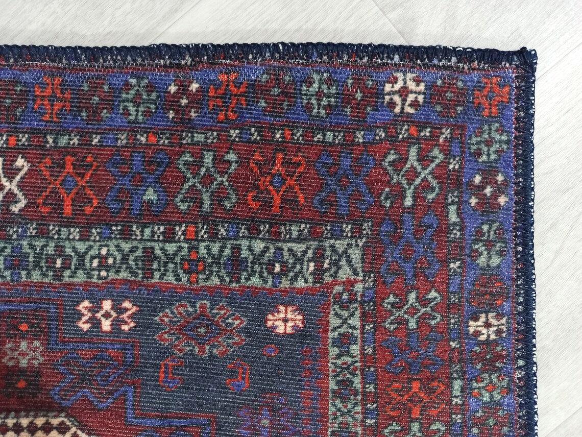 Marineblauer und roter Vintage-Teppich