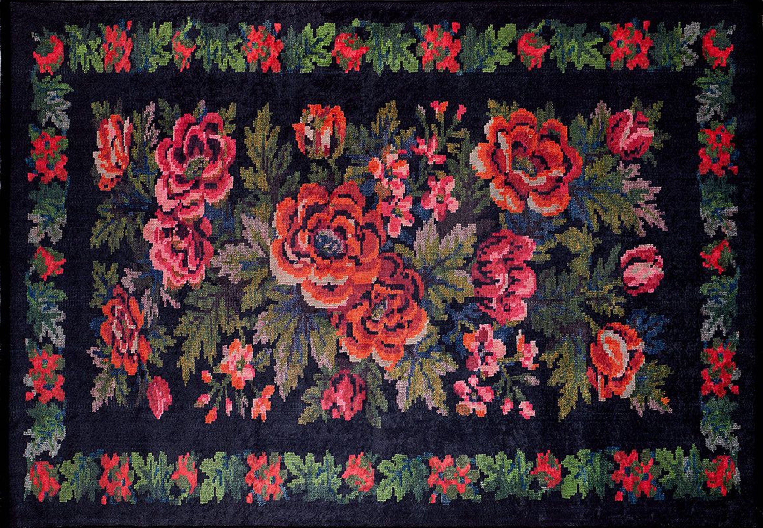 Gül Desenli Siyah Karabağ Kilim Halı - Pera Halı