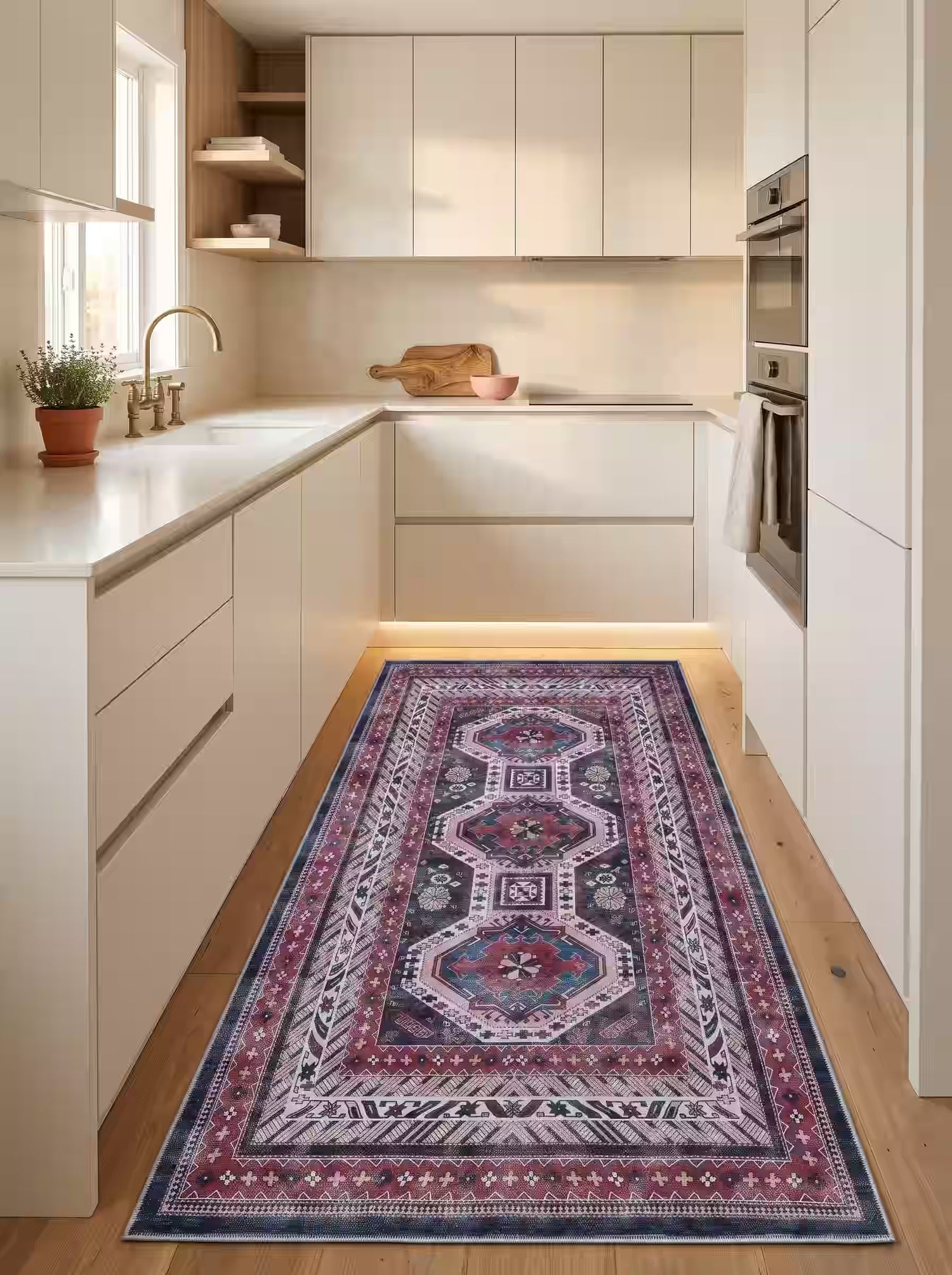 Sıralı Geometrik Madalyon Desenli Lacivert ve Kırmızı Eskitme Halı - AR1002RN - Pera Halı