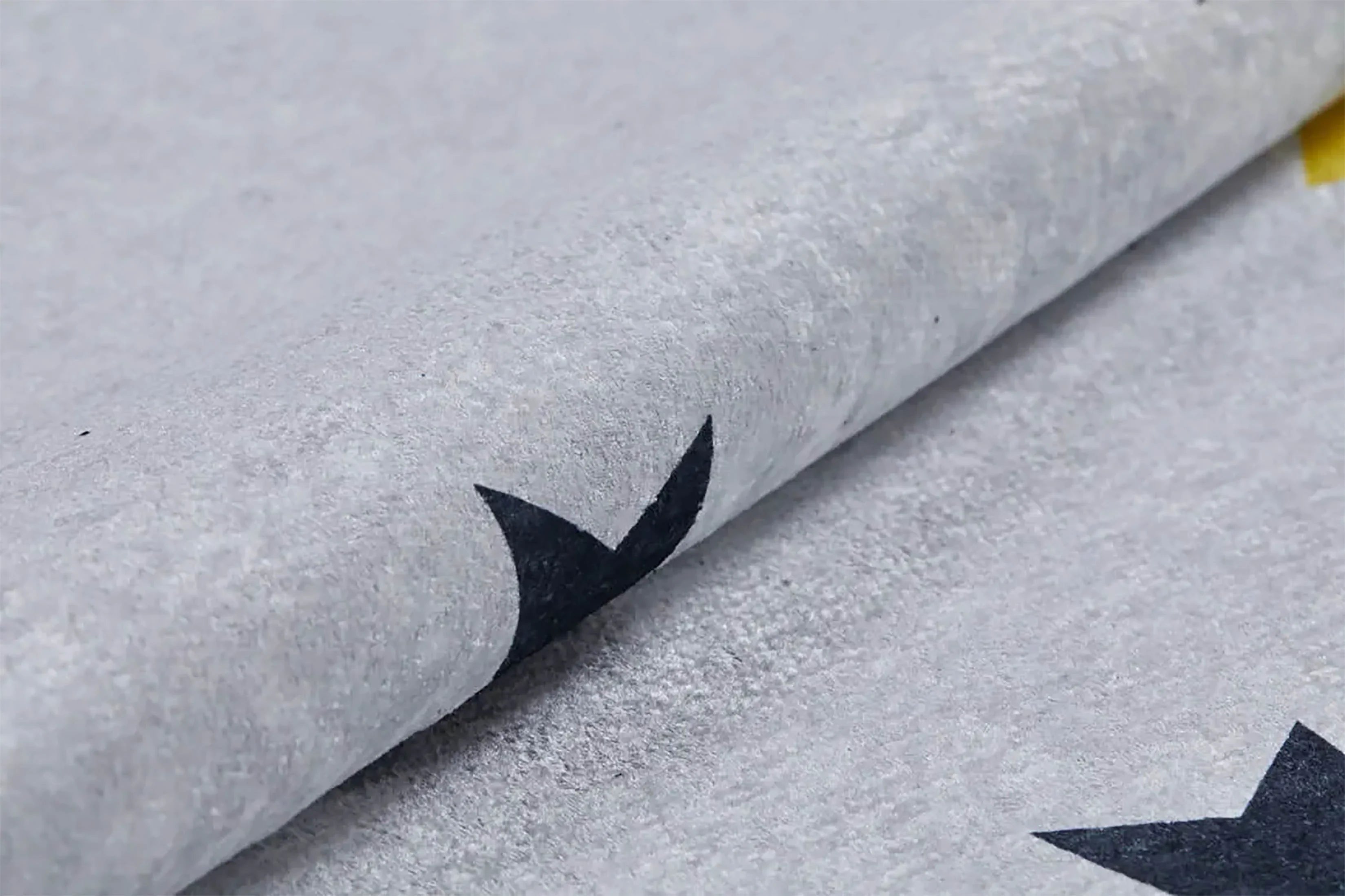 Sarı ve Siyah Yıldız Desenli Yıkanabilir Çocuk Halısı-Pera Halı