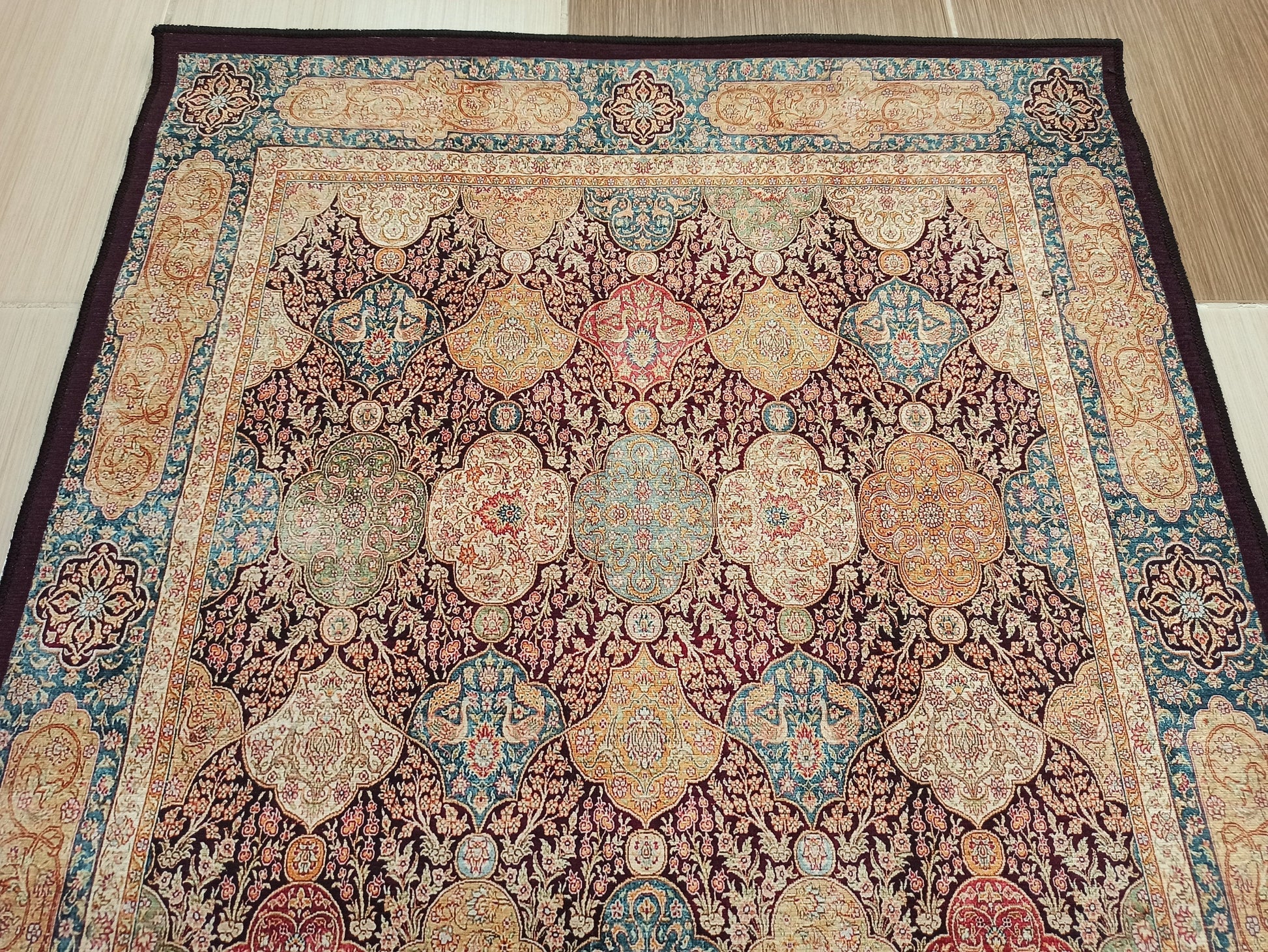 Bordo ve Altın Sarısı Oryantal Desenli Vintage Halı