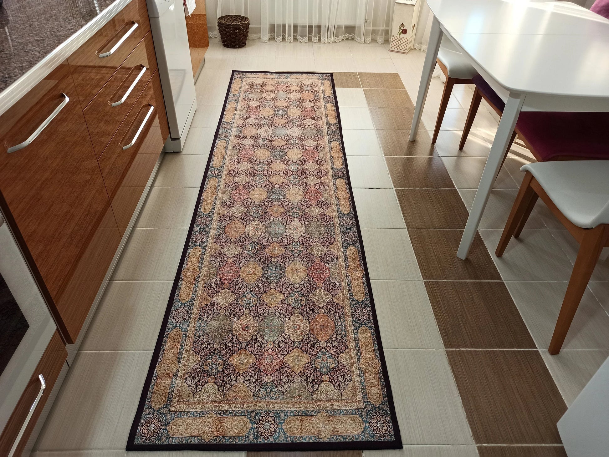 Bordo ve Altın Sarısı Oryantal Desenli Vintage Halı