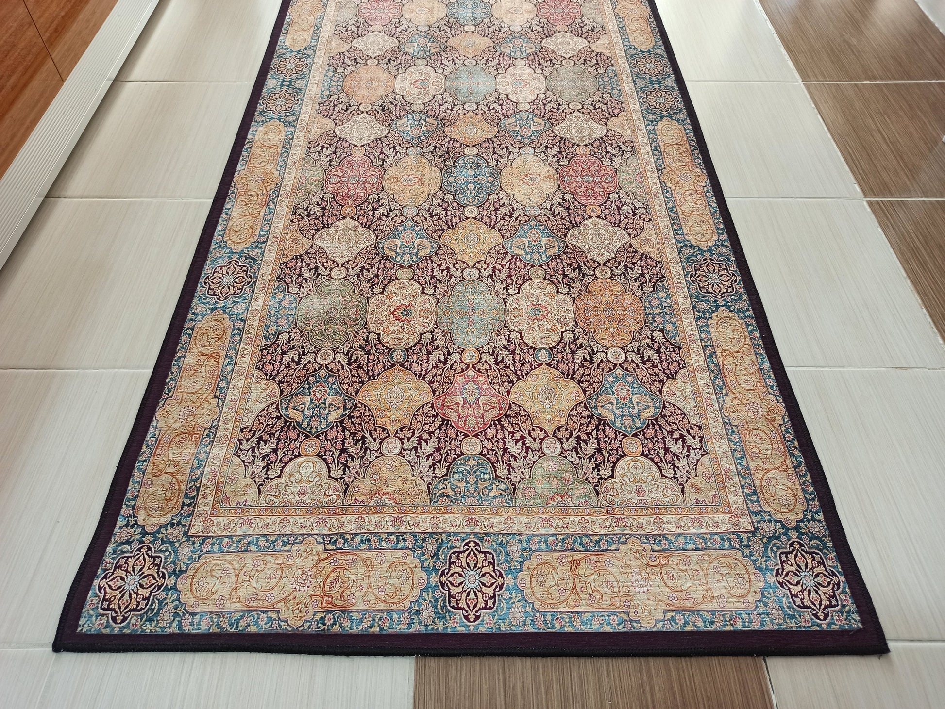 Bordo ve Altın Sarısı Oryantal Desenli Vintage Halı