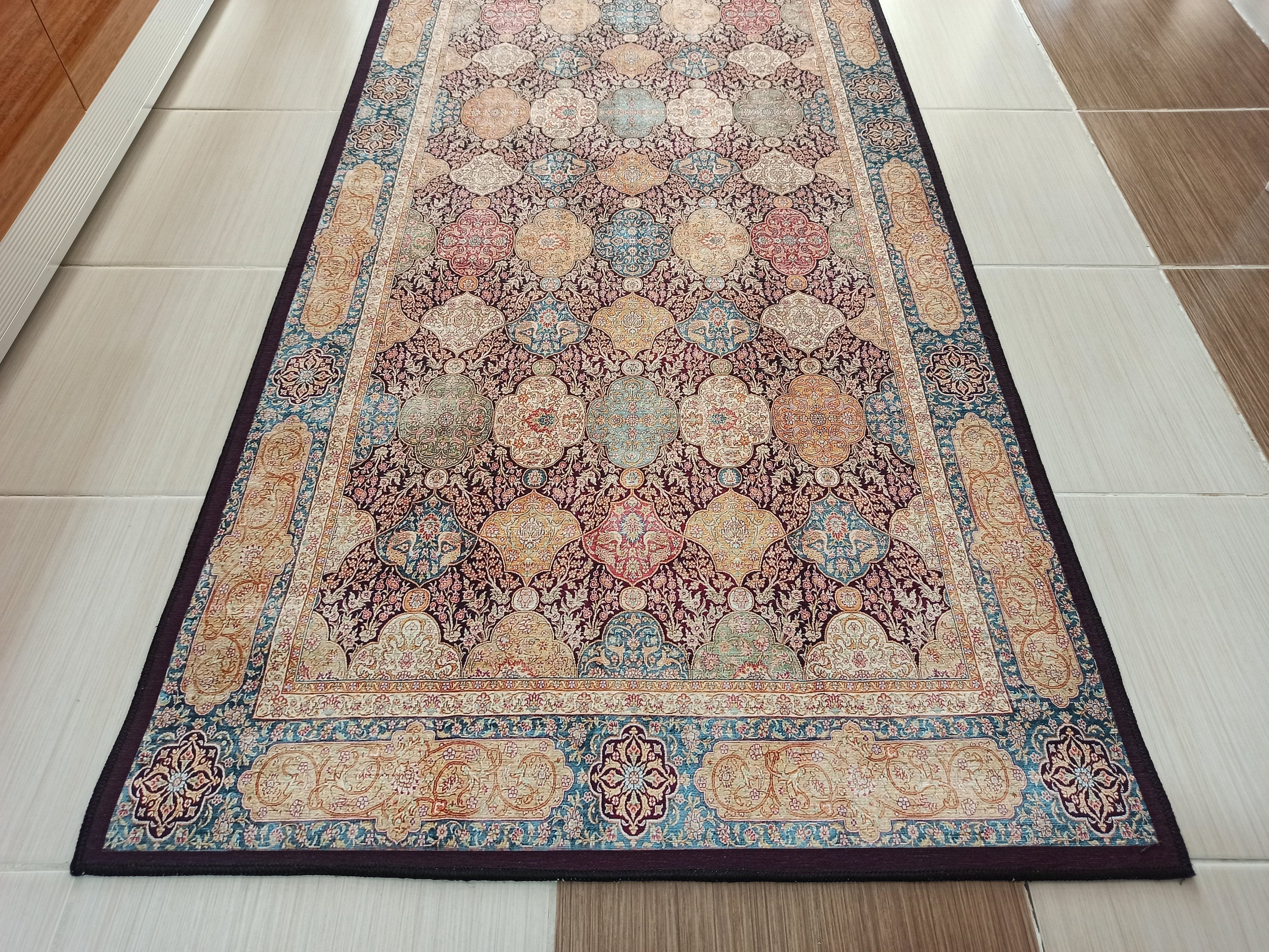 Bordo ve Altın Sarısı Oryantal Desenli Vintage Halı