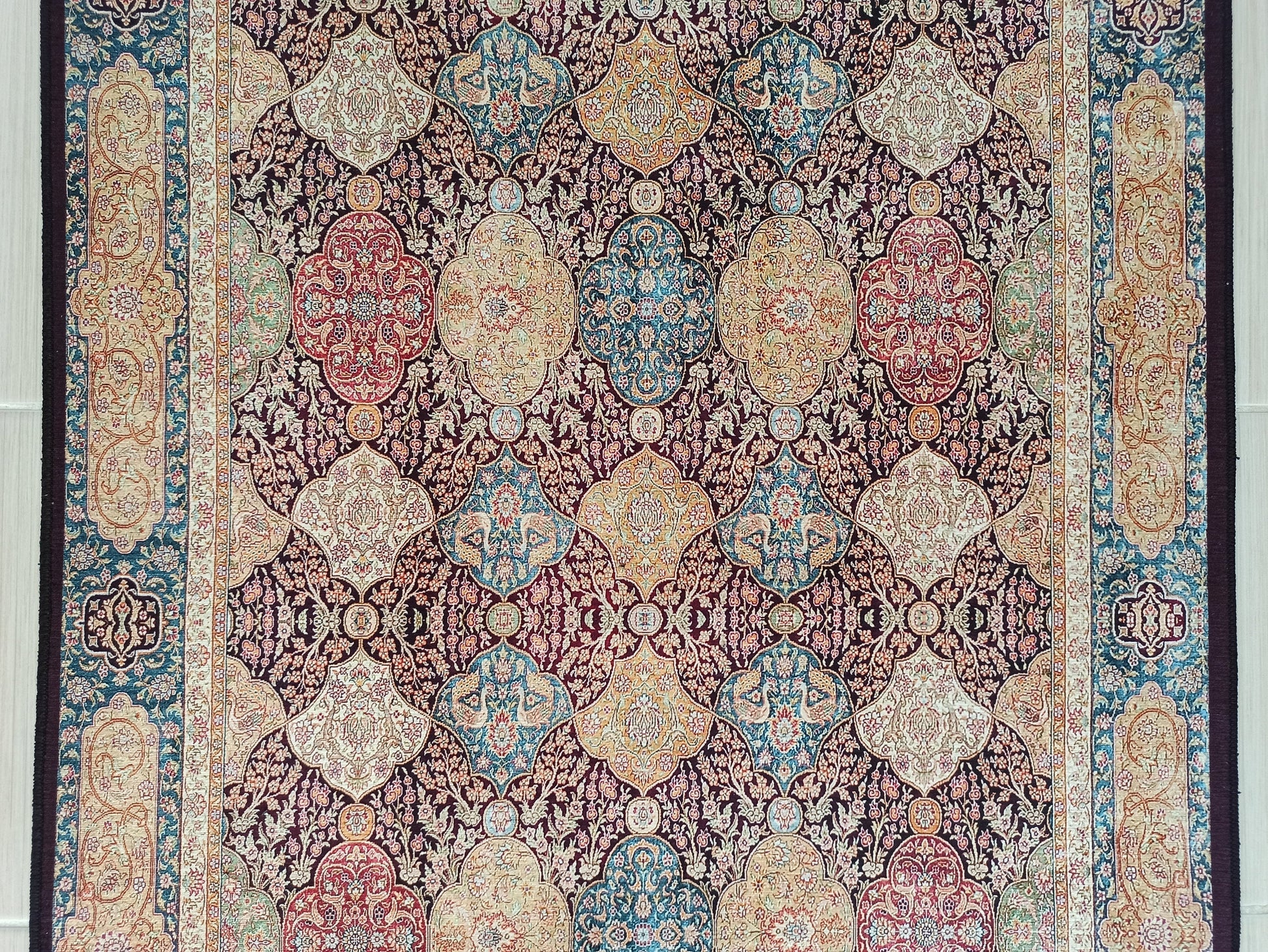 Bordo ve Altın Sarısı Oryantal Desenli Vintage Halı