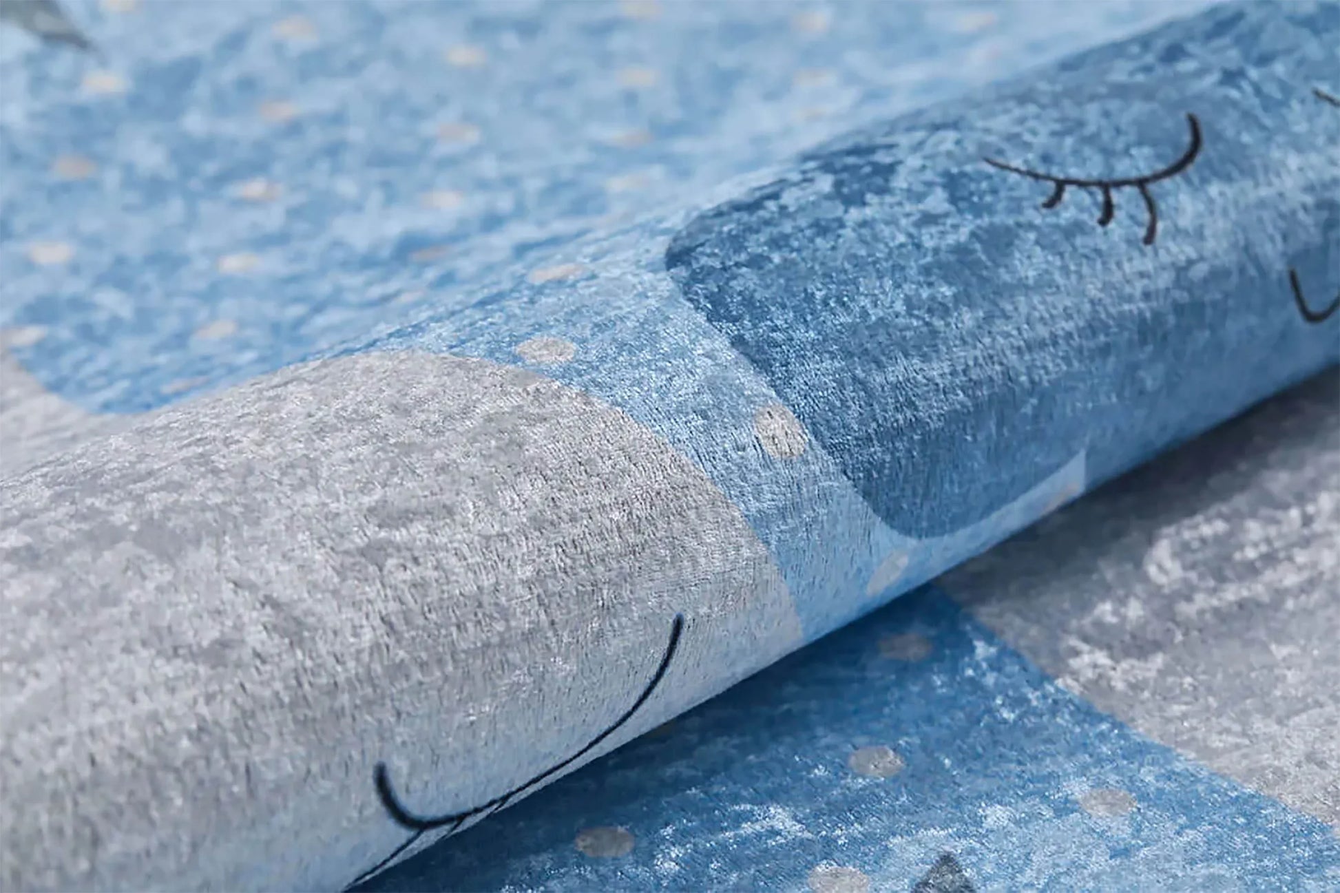 Şirin Ay ve Bulut Desenli Mavi Puantiye Zeminli Çocuk Halısı-Pera Halı