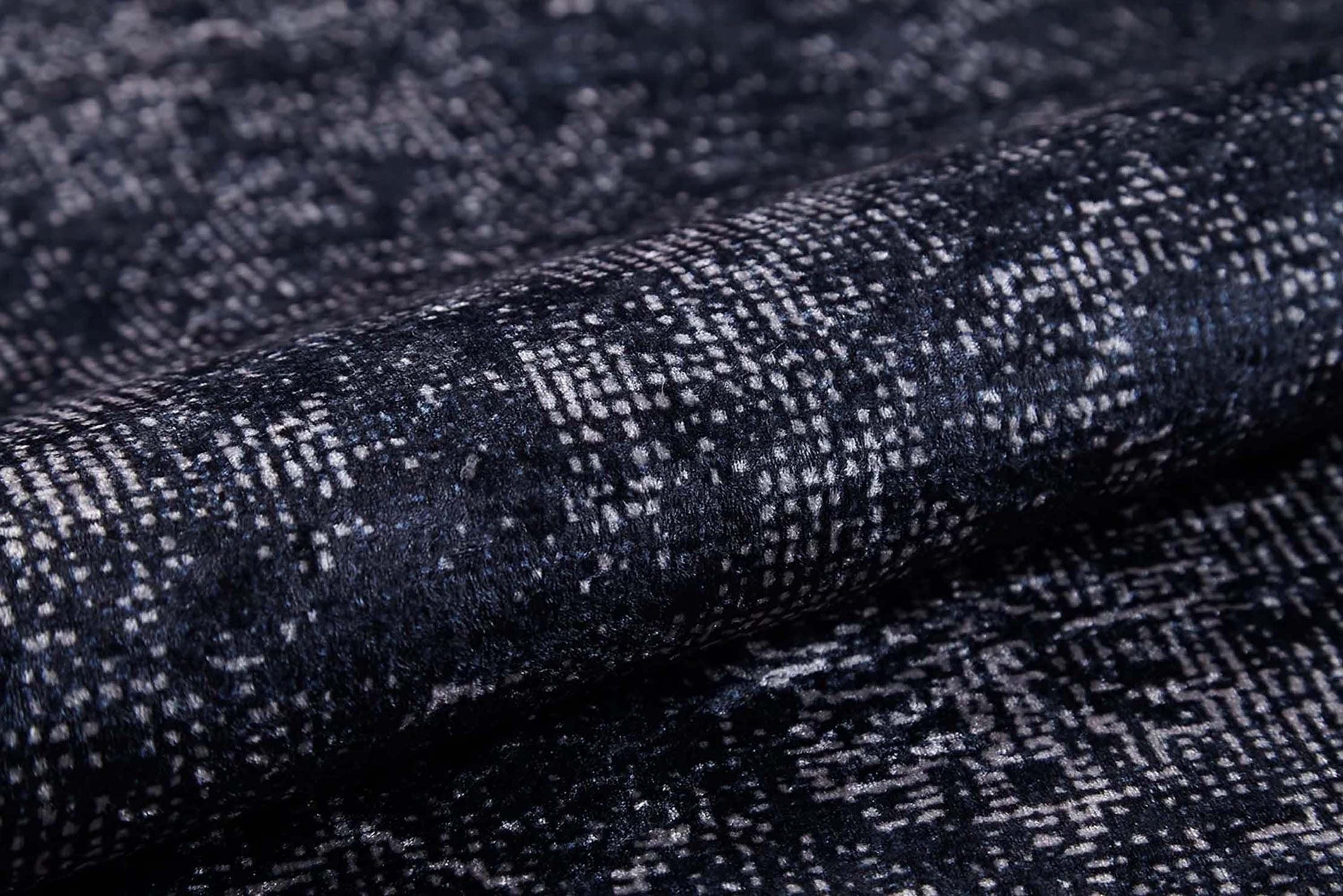 Siyah Beyaz Geometrik Çiçek Desenli Eskitme Halı-Pera Halı