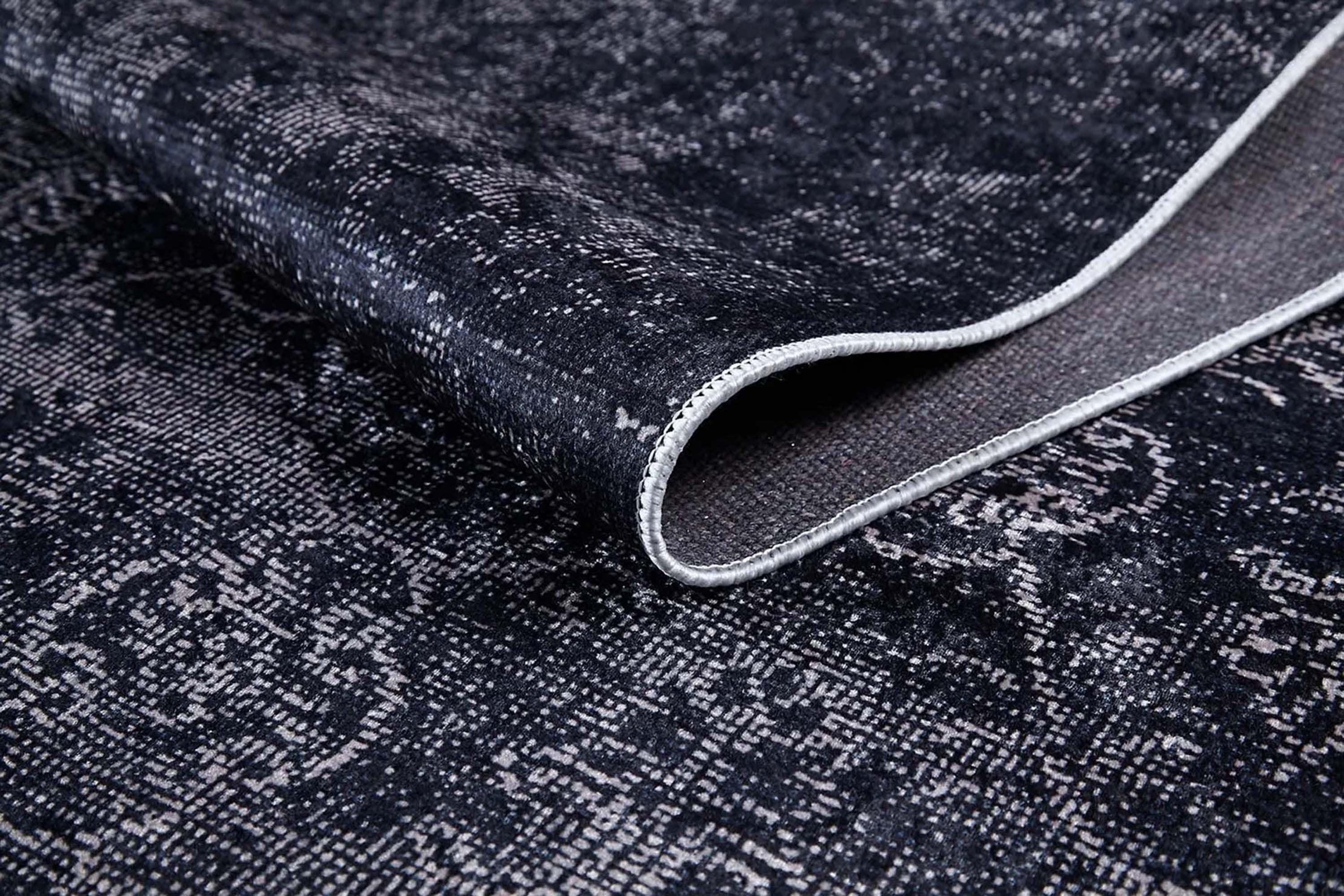 Siyah Beyaz Geometrik Çiçek Desenli Eskitme Halı-Pera Halı