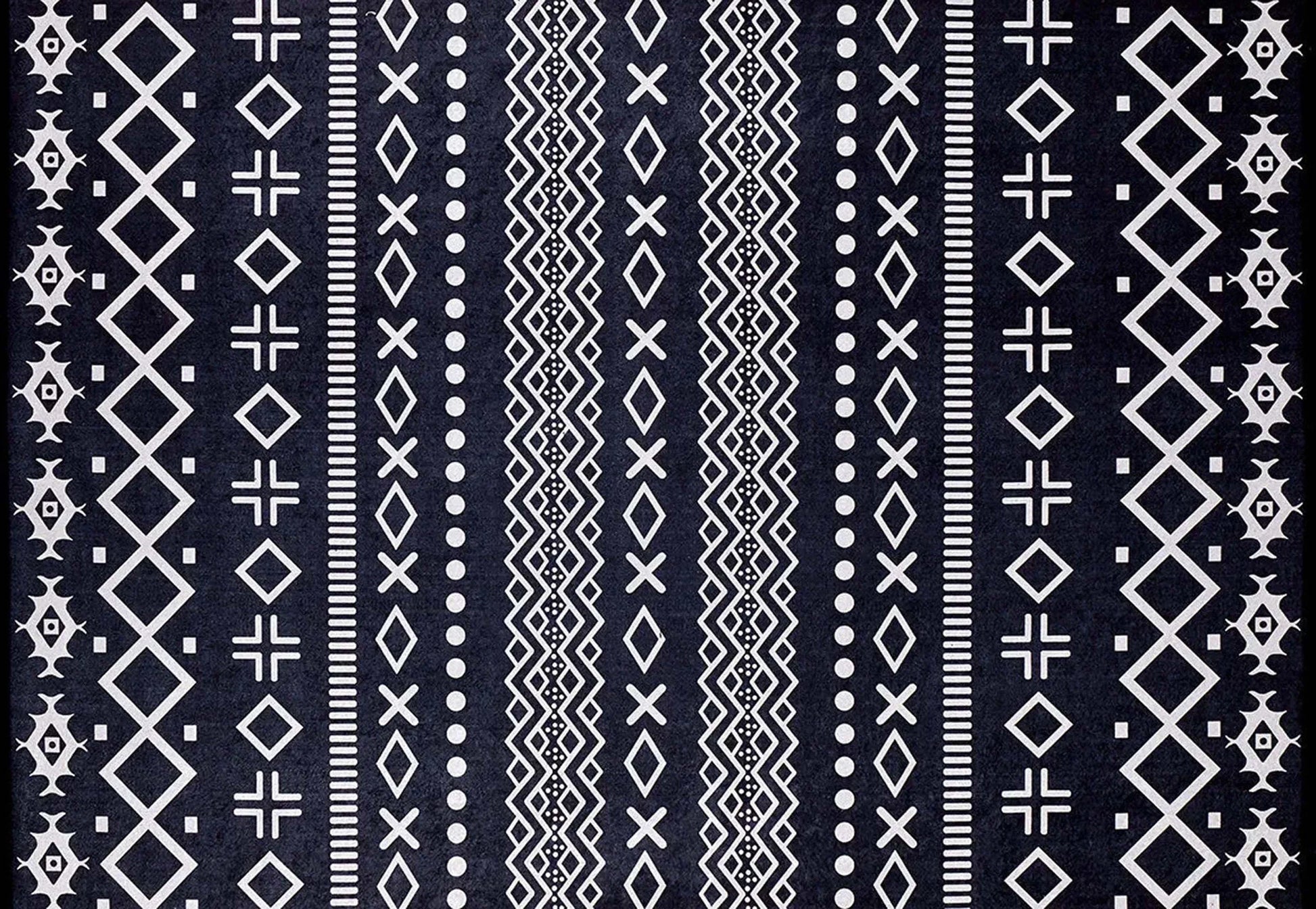 Siyah Beyaz Geometrik Desenli Bohem Halı-Pera Halı