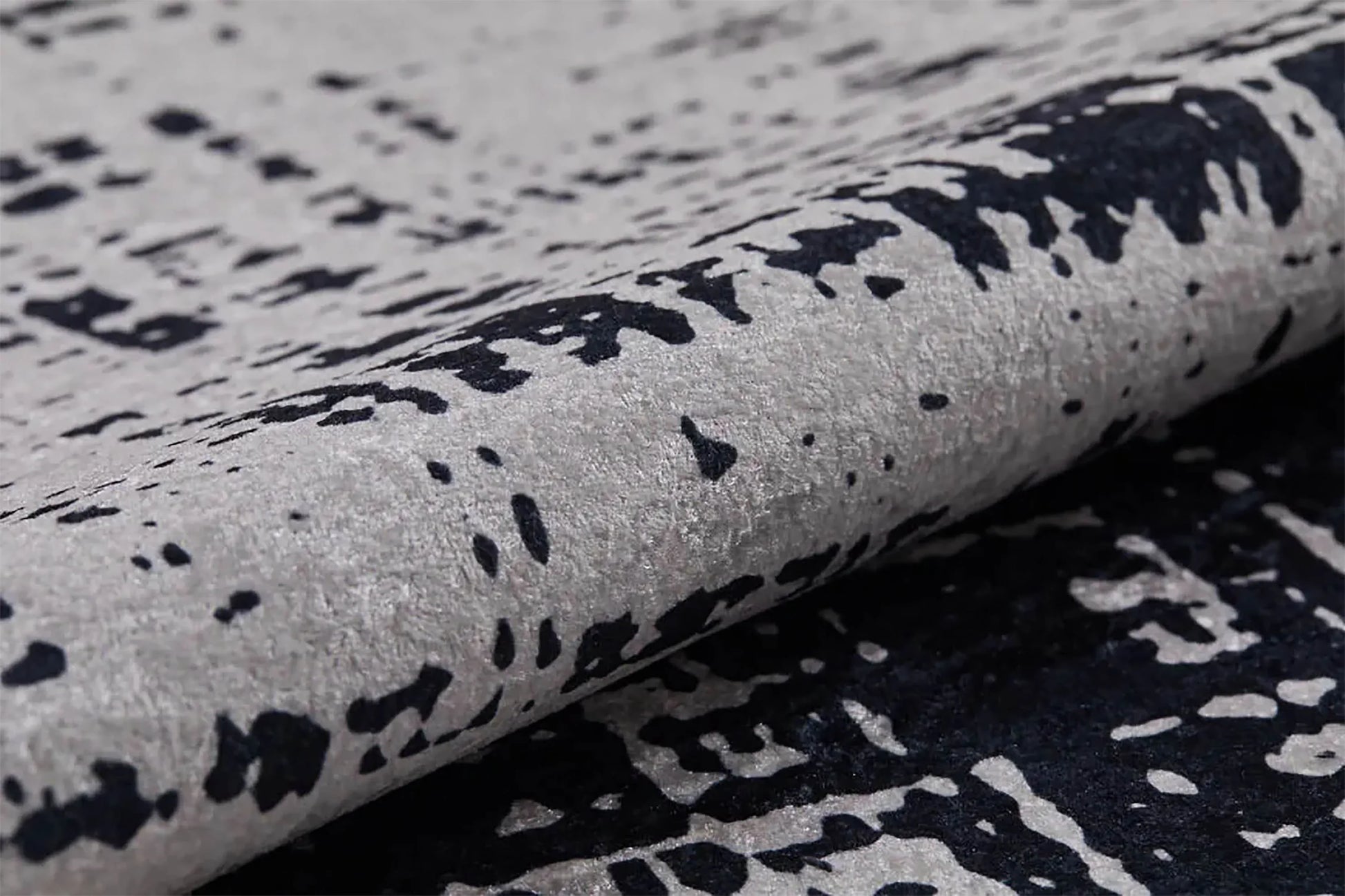 Siyah Beyaz Grafik Modern Soyut Halı-Pera Halı