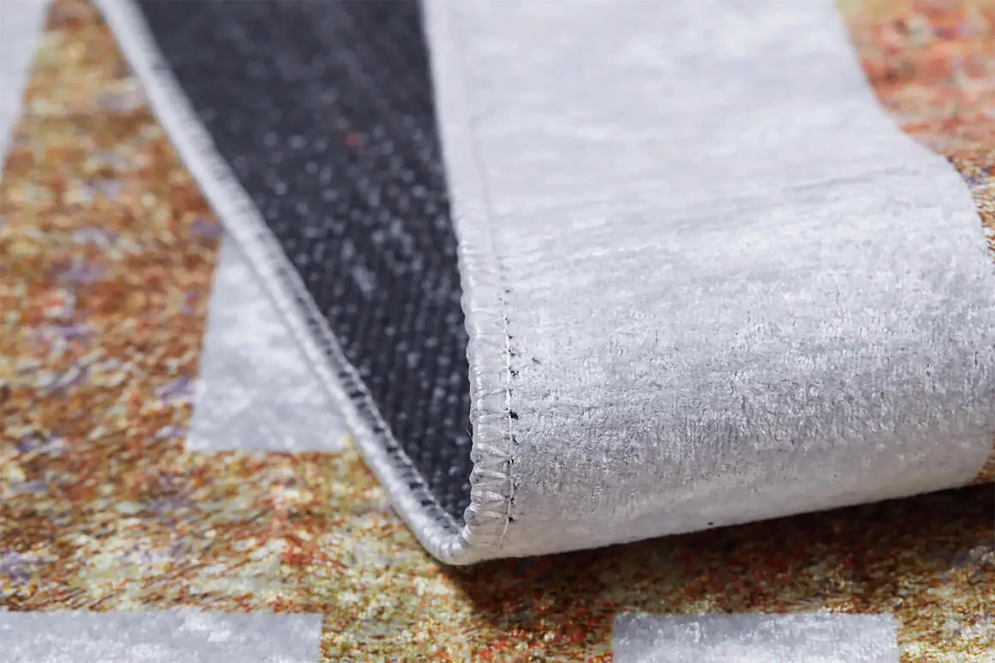 Siyah Beyaz Mermer Tarzı Kenarlı Geometrik Halı-Pera Halı