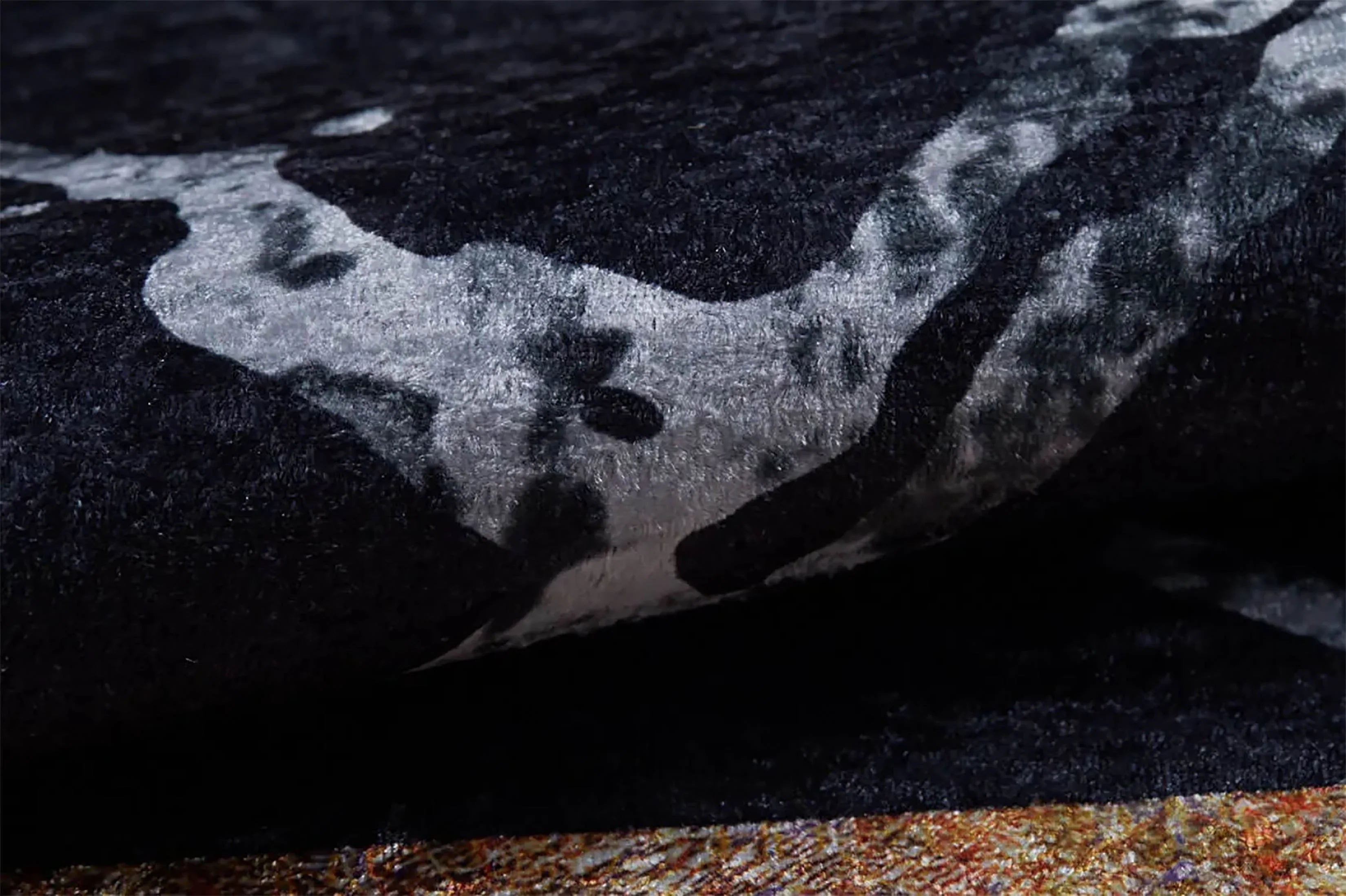 Siyah Beyaz Mermer Tarzı Kenarlı Geometrik Halı-Pera Halı