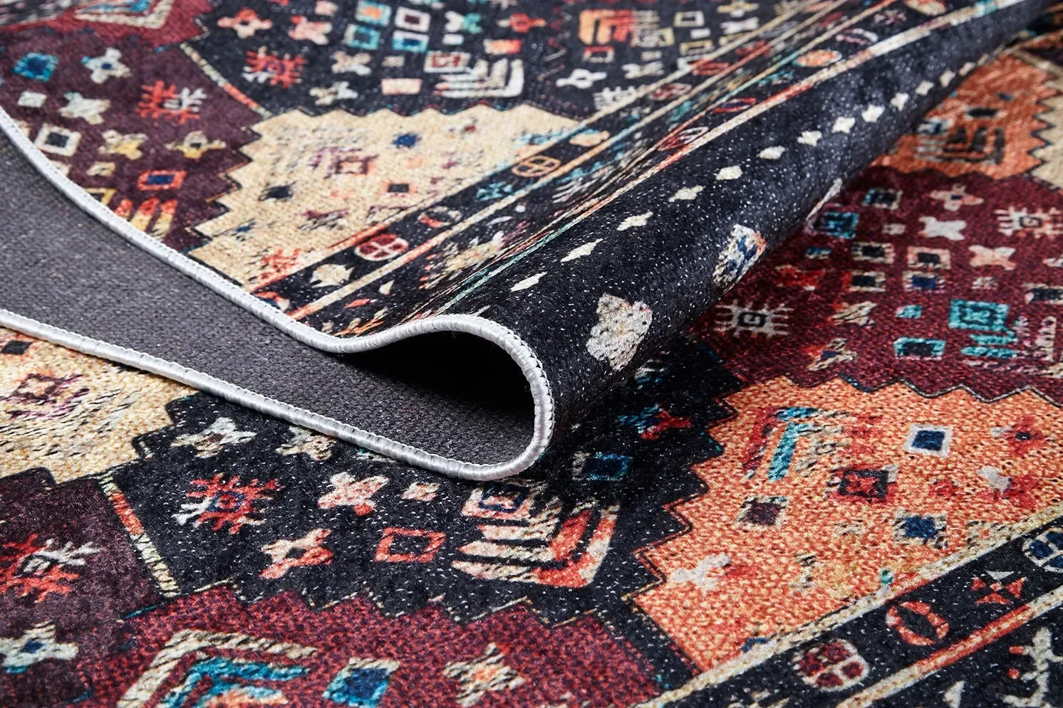 Siyah Etnik Şerit Desenli Modern Halı (Copy)-Pera Halı