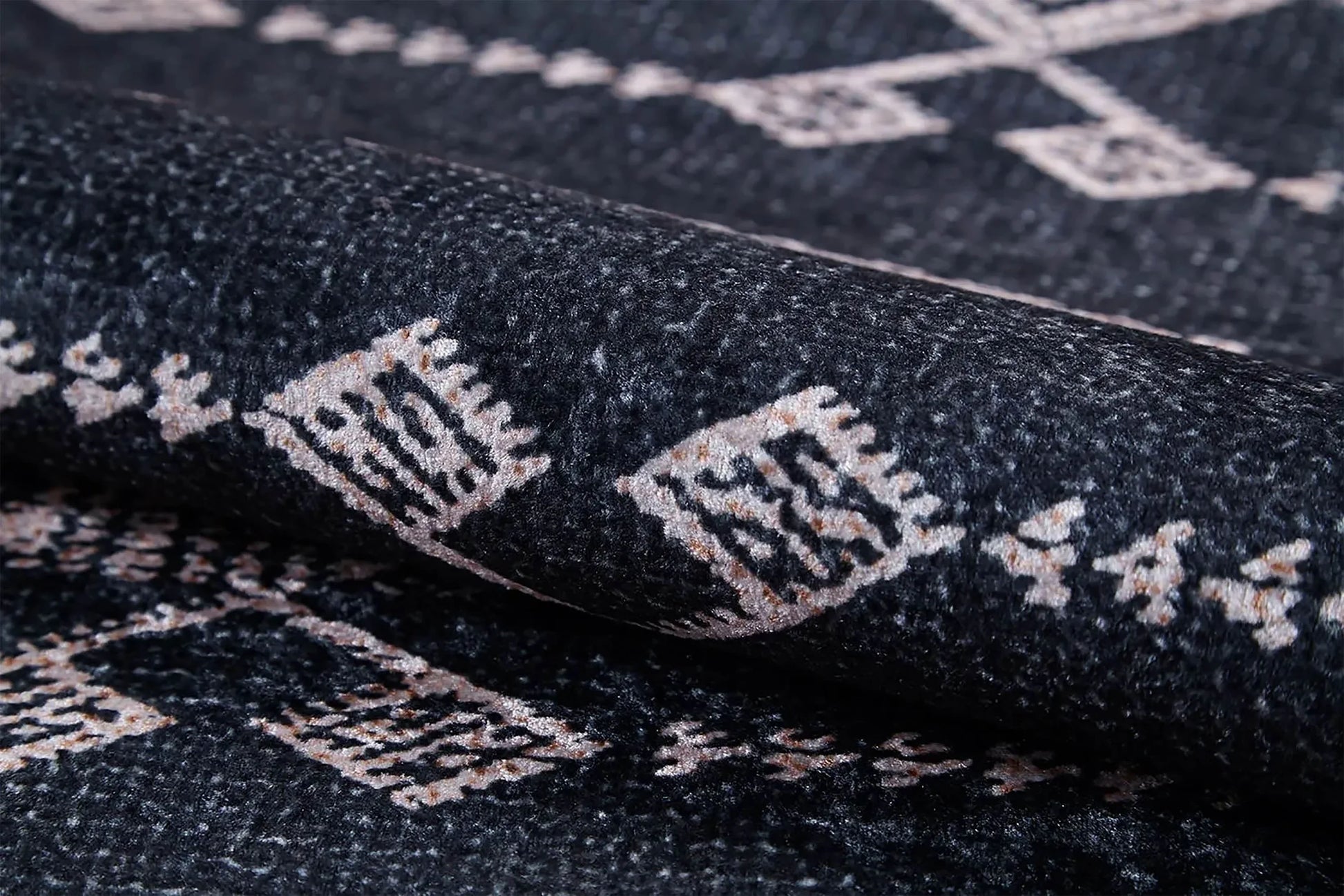 Siyah Geometrik Kilim Halı-Pera Halı