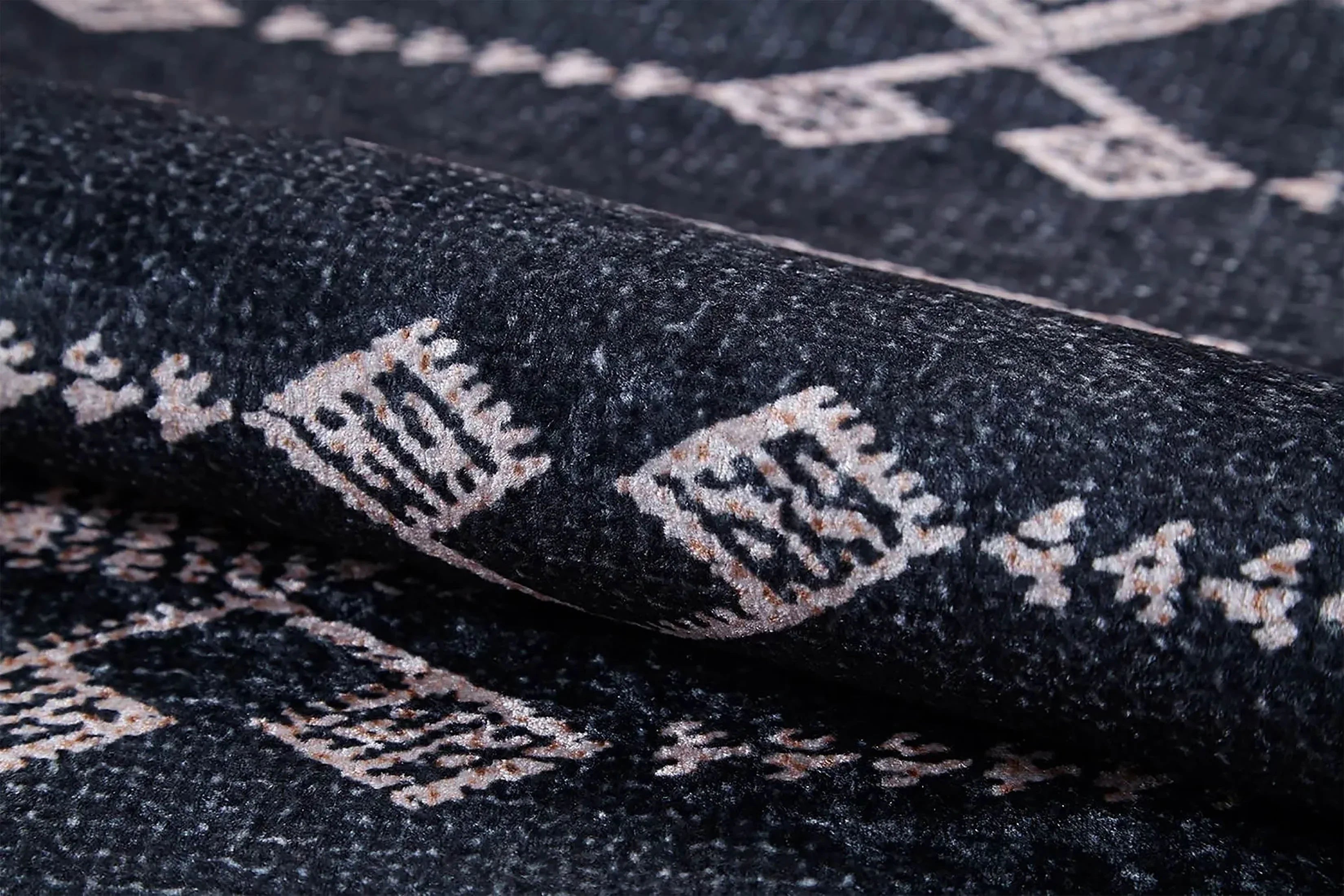 Siyah Geometrik Kilim Halı-Pera Halı