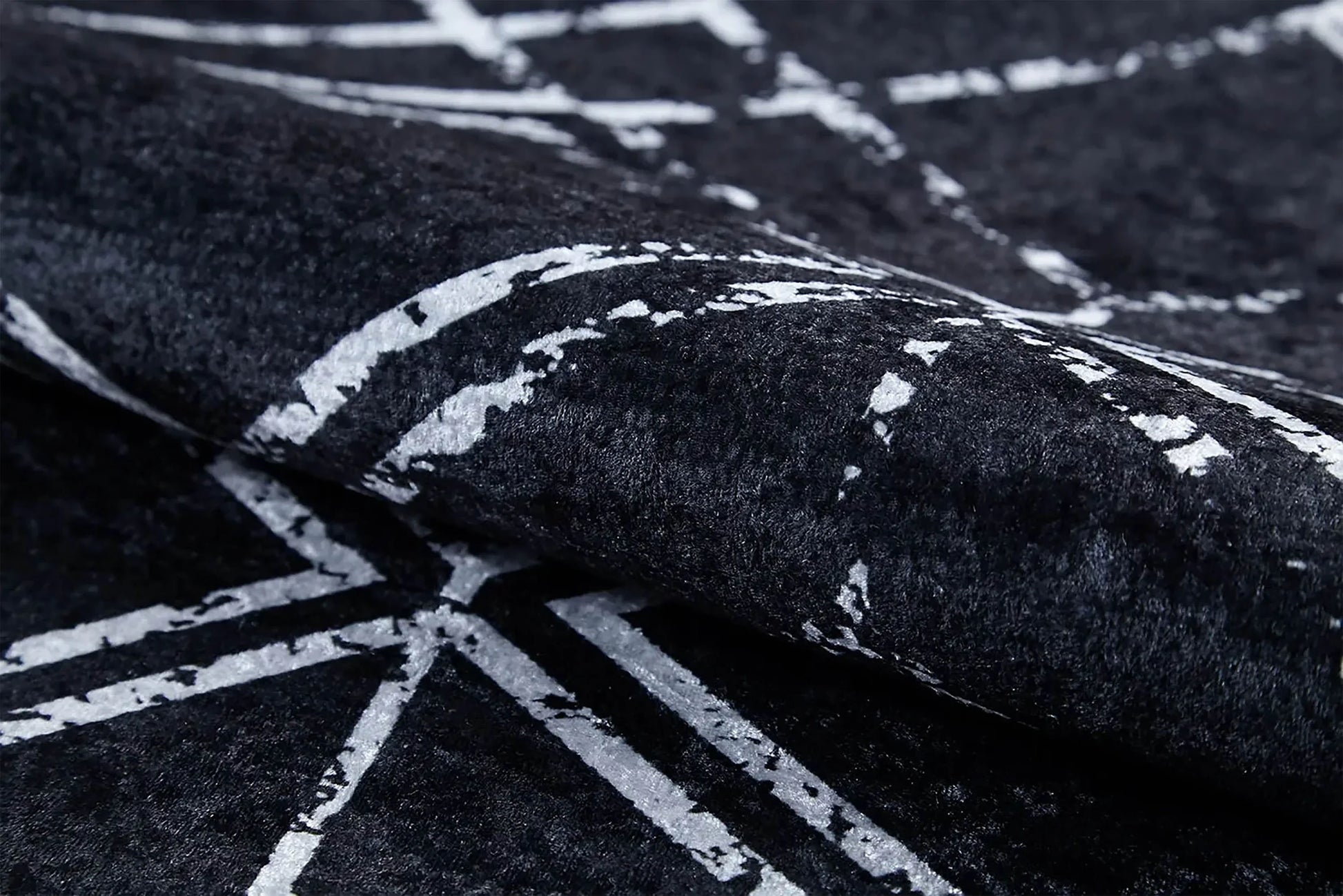 Siyah Gri Geometrik Antika Halı-Pera Halı