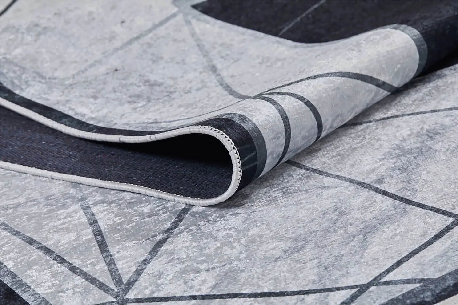 Siyah Gri Mermer Desenli Geometrik Bordürlü Modern Yıkanabilir Halı-Pera Halı