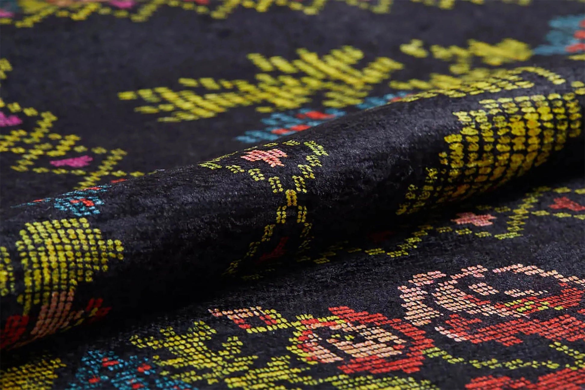 Siyah Karabag Canlı Çiçekli Otantik Salon Halısı-Pera Halı