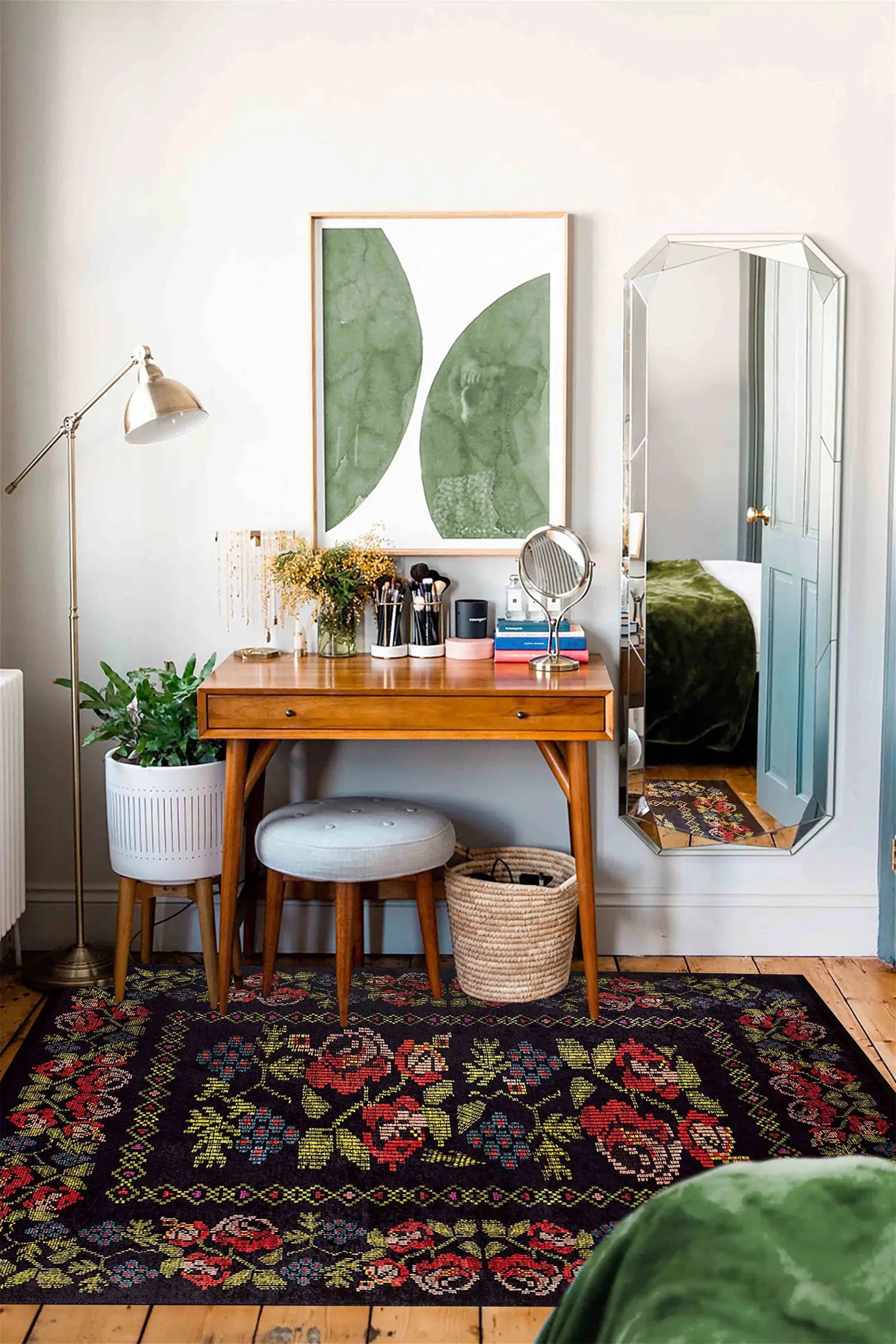 Siyah Karabag Canlı Çiçekli Otantik Salon Halısı-Pera Halı