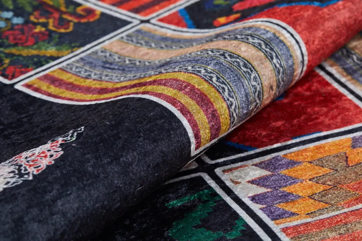 Siyah Zemin Çok Renkli Kareli Patchwork Halı-Pera Halı