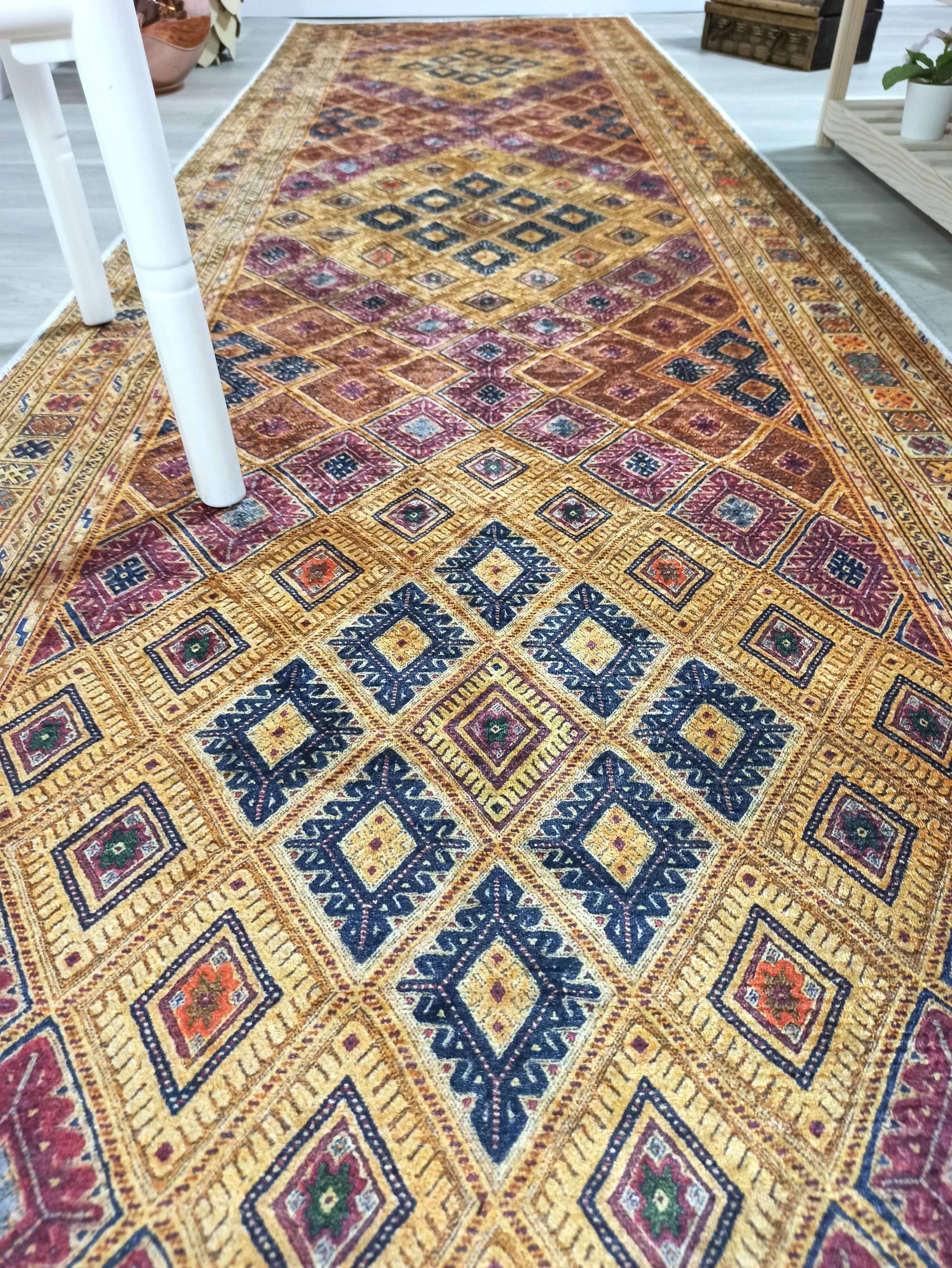 Soluk Turuncu Bej Geometrik Desenli Anadolu Kilim Halı-Pera Halı