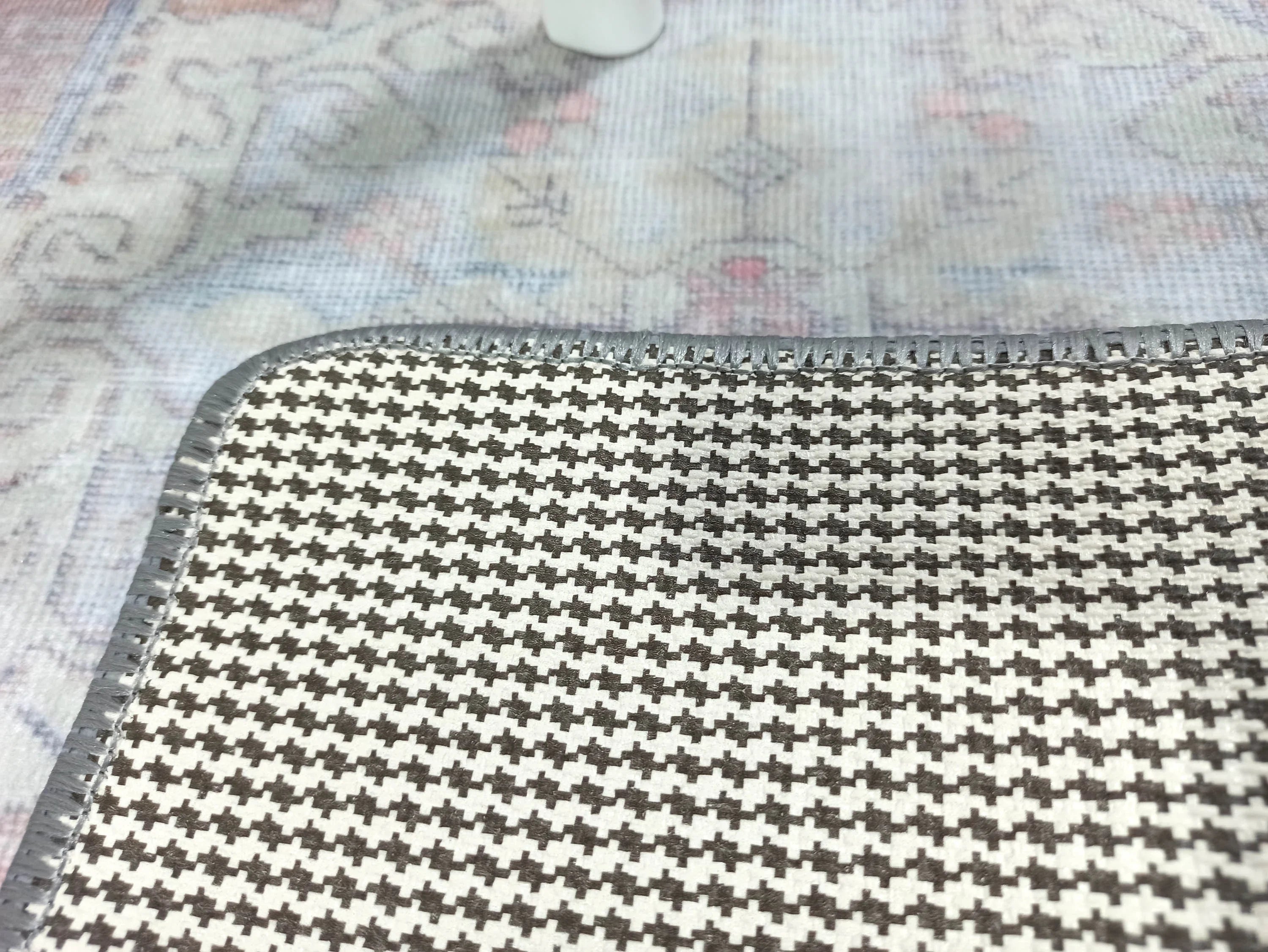 Soluk Turuncu ve Mavi Uşak Vintage Halı-Pera Halı