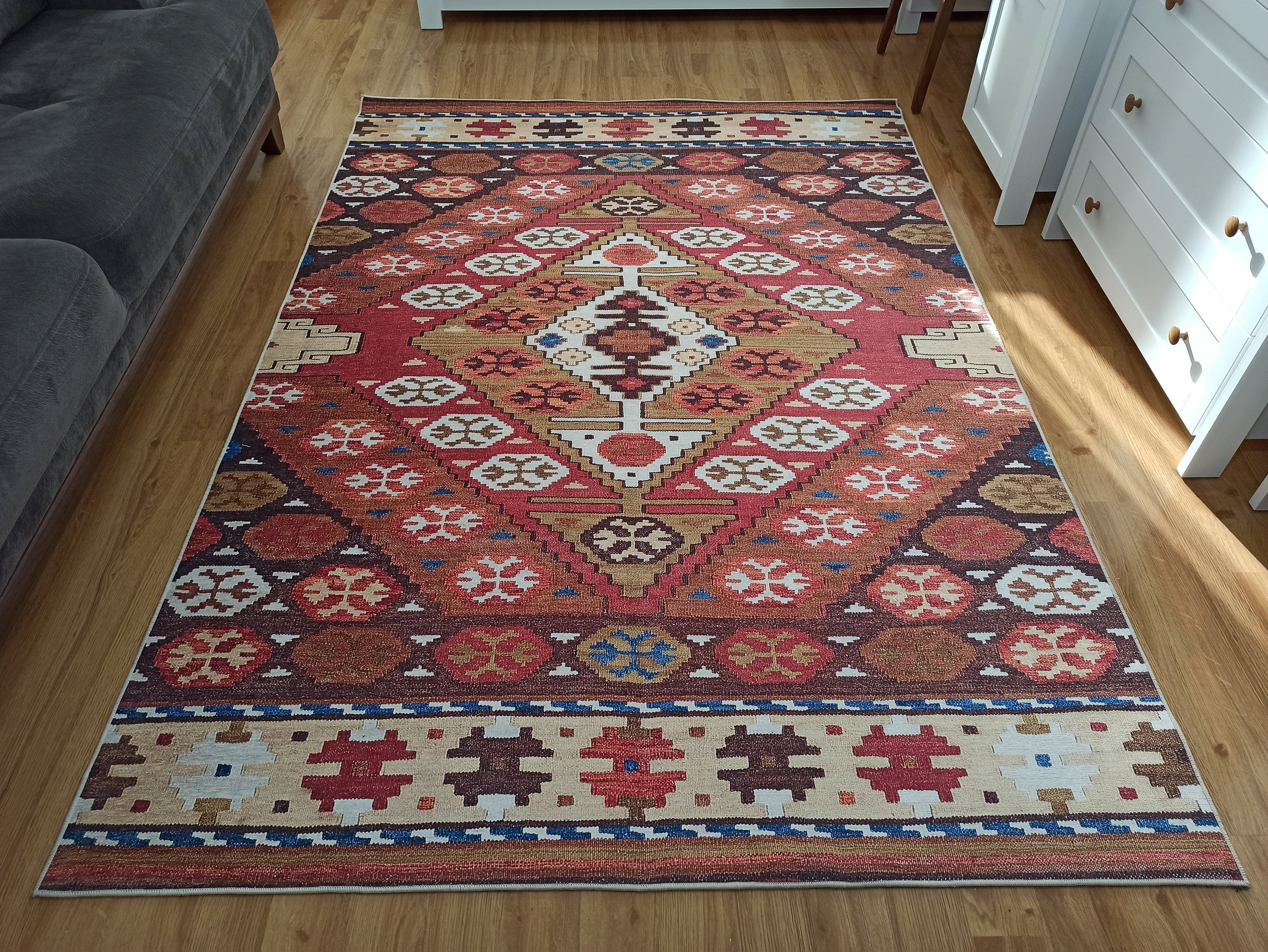 Mercan ve Kahve Geometrik Elmas Desenli Kilim Halı
