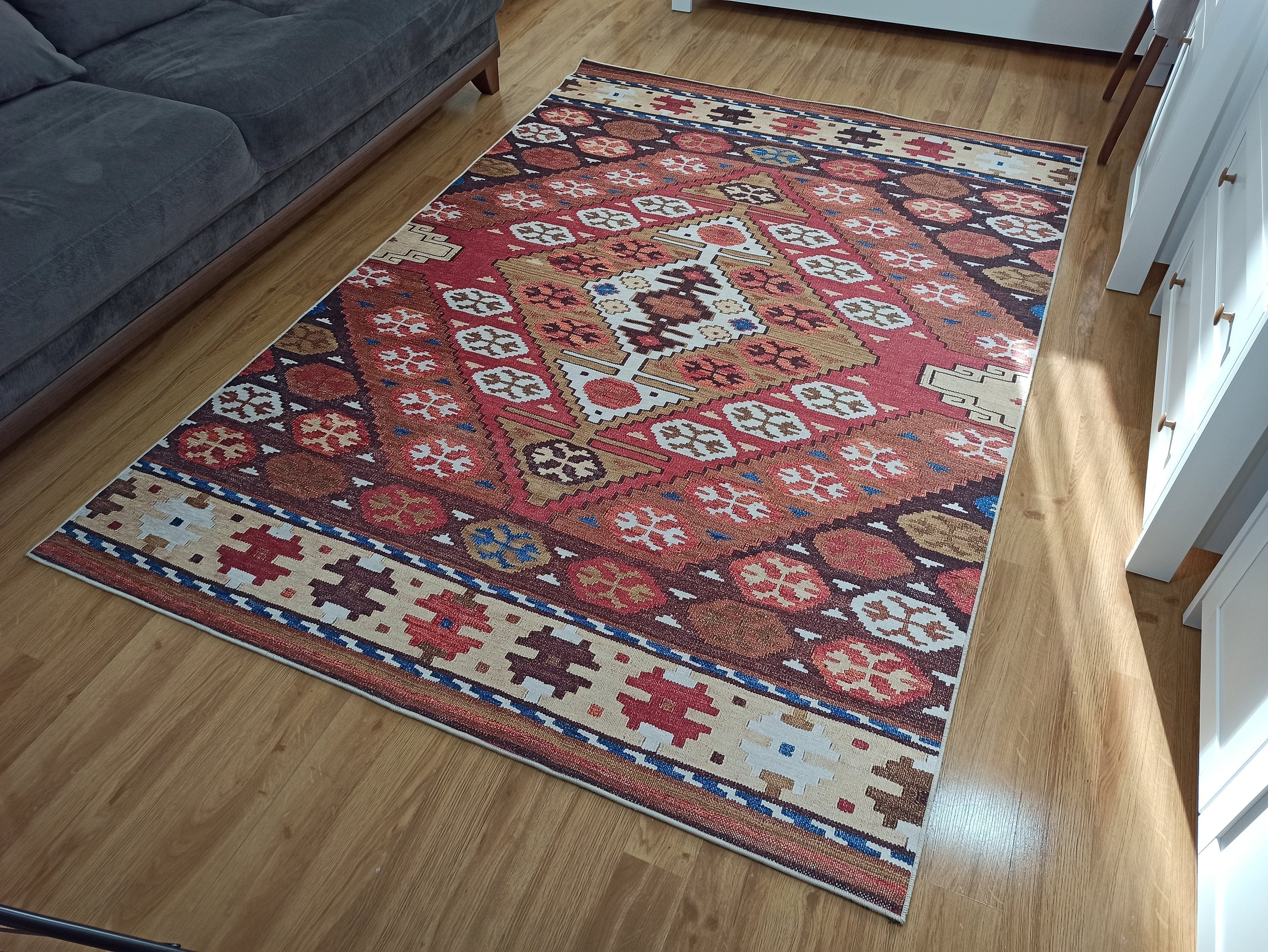 Mercan ve Kahve Geometrik Elmas Desenli Kilim Halı