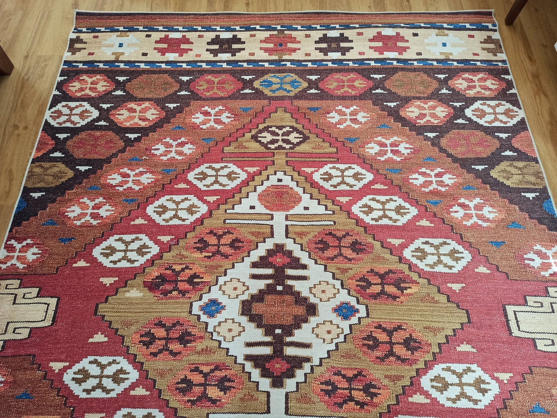 Mercan ve Kahve Geometrik Elmas Desenli Kilim Halı