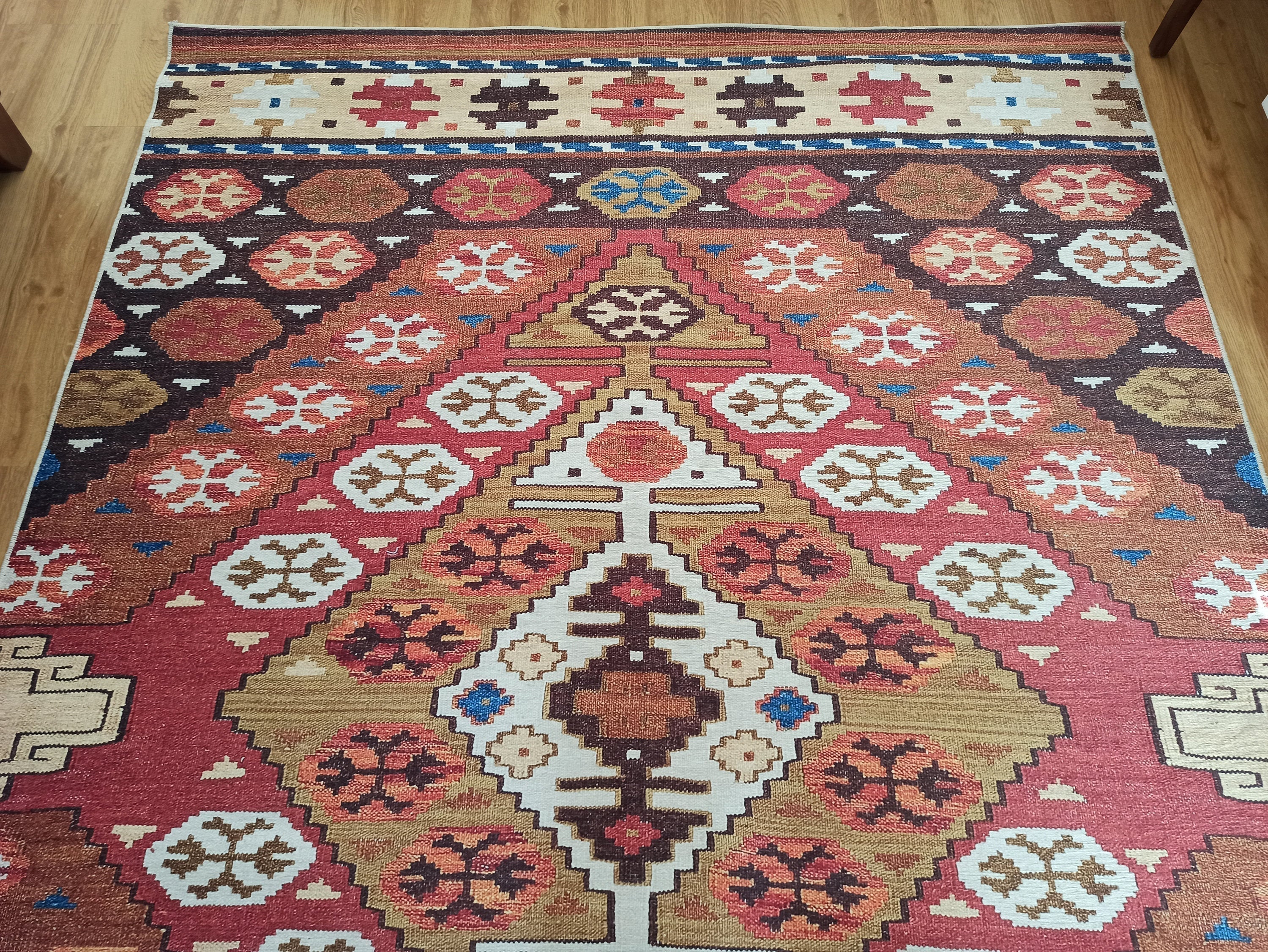 Mercan ve Kahve Geometrik Elmas Desenli Kilim Halı