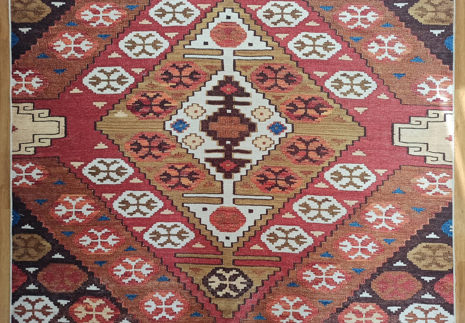 Mercan ve Kahve Geometrik Elmas Desenli Kilim Halı