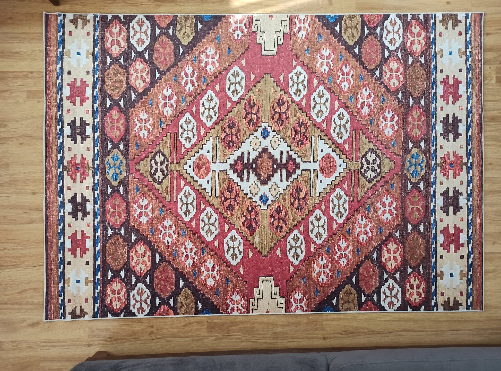 Mercan ve Kahve Geometrik Elmas Desenli Kilim Halı