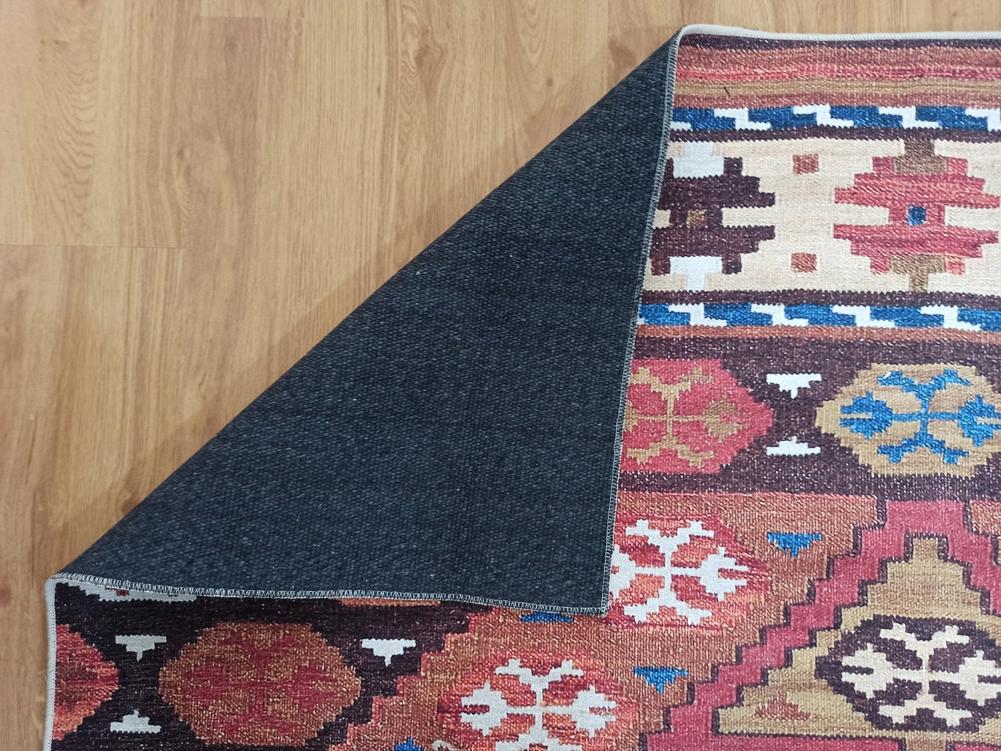Mercan ve Kahve Geometrik Elmas Desenli Kilim Halı