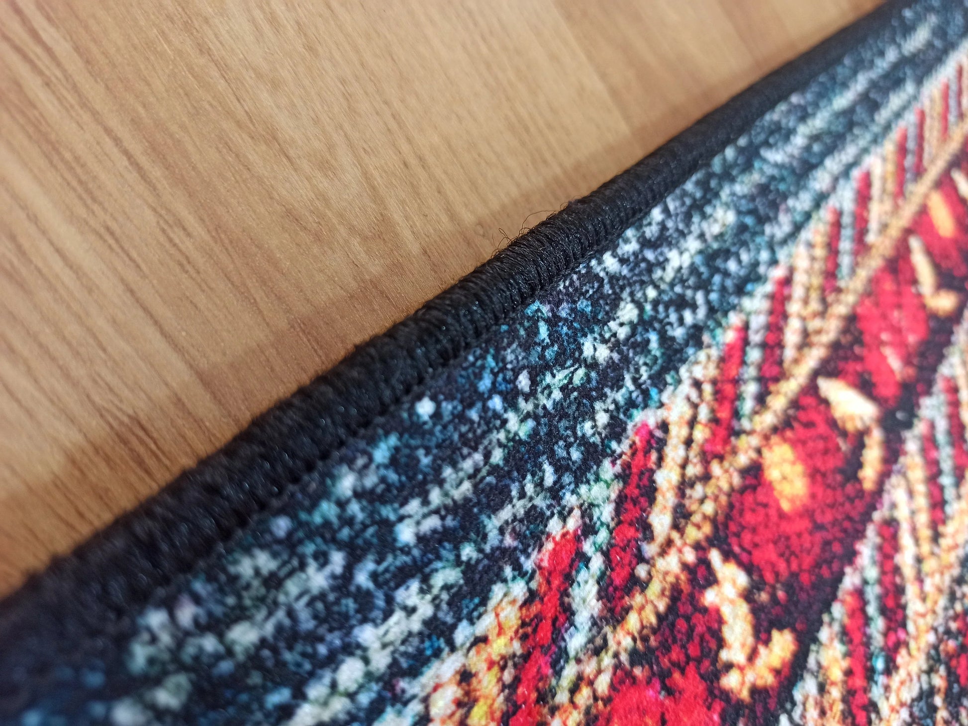 Lacivert ve Kırmızı Şeritli Geometrik Halı