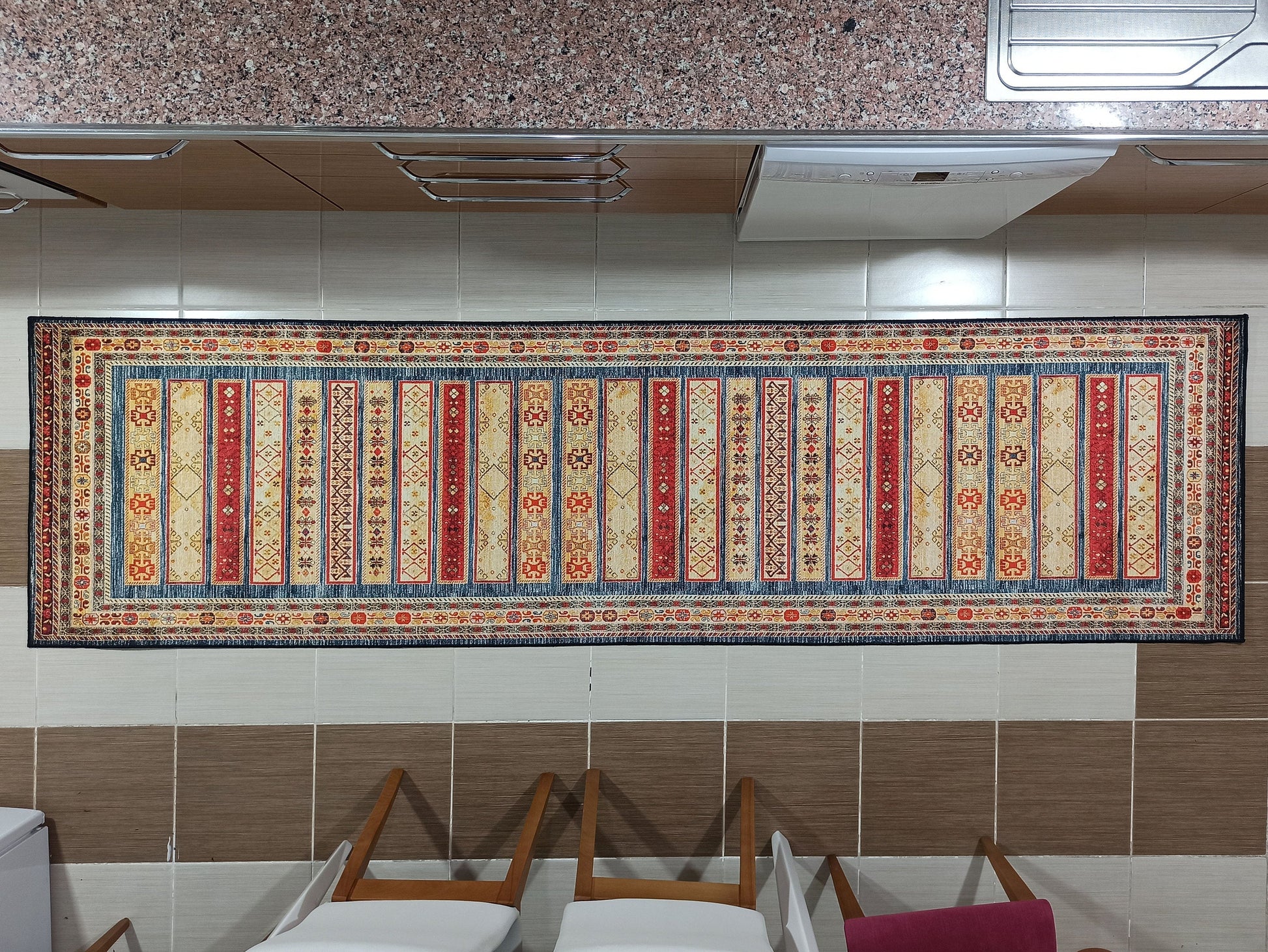 Lacivert ve Kırmızı Şeritli Geometrik Halı