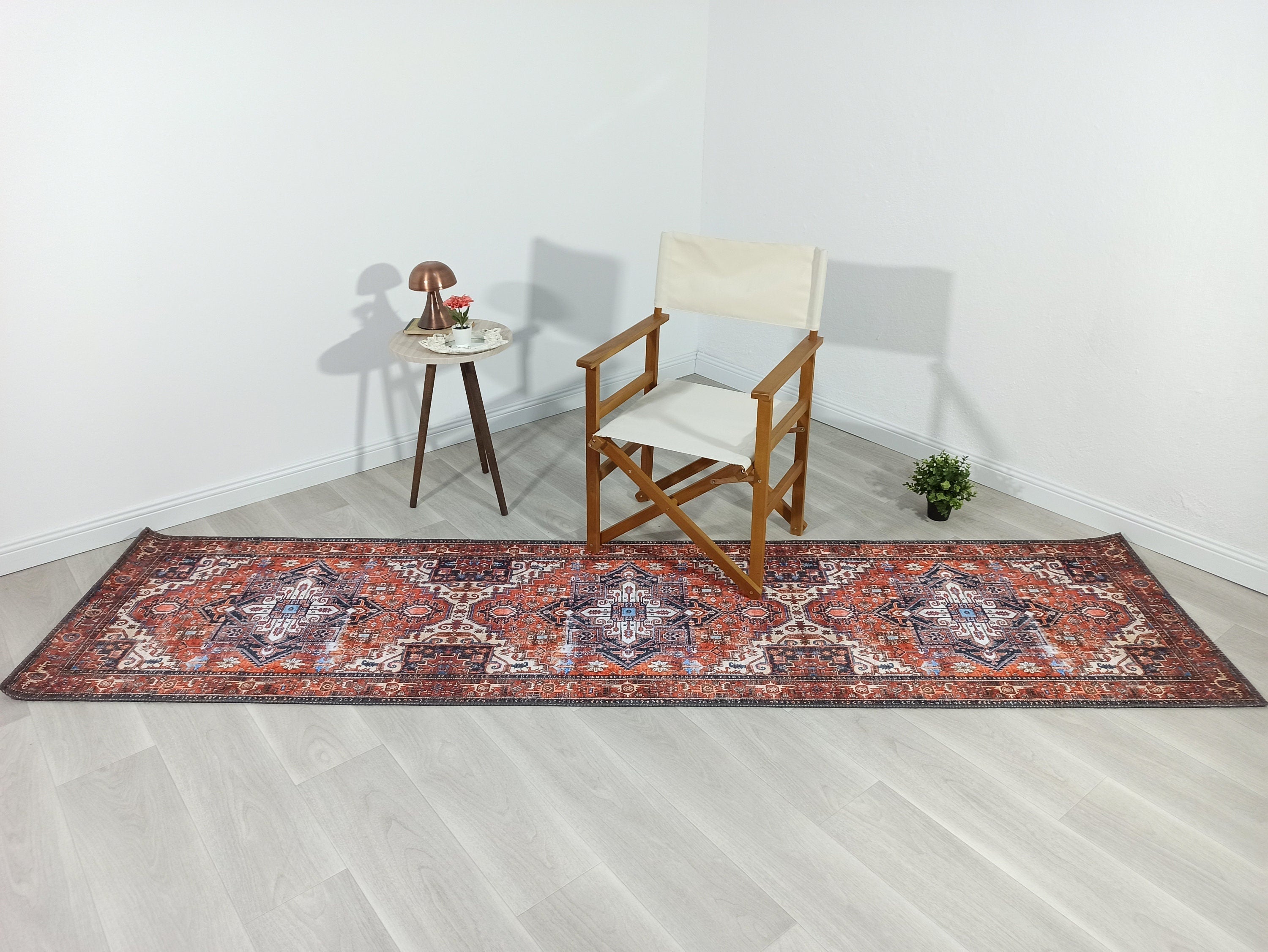 Vintage-Teppich im persischen Stil mit Fliesen und Orangetönen