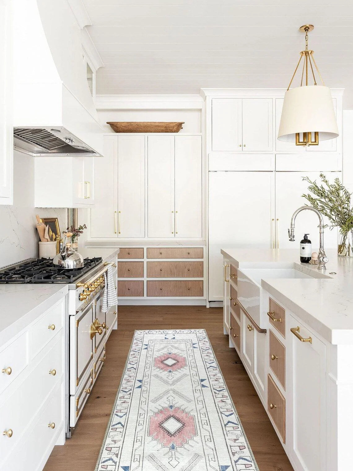 Beyaz ve Pastel Tonlu Geometrik Medalyonlu Kilim Halı