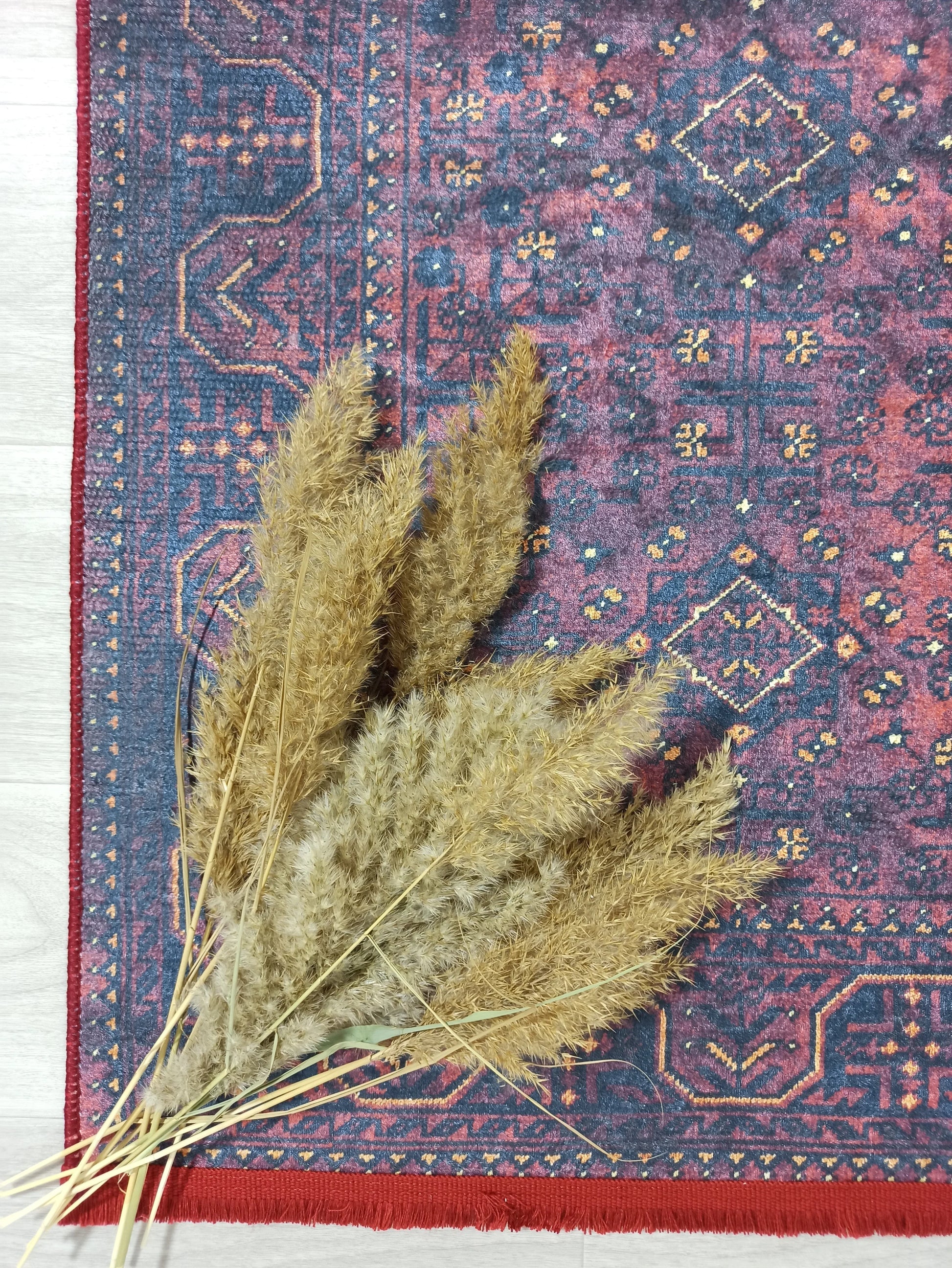 Uşak Antik Kırmızı Lacivert Halı-Pera Halı