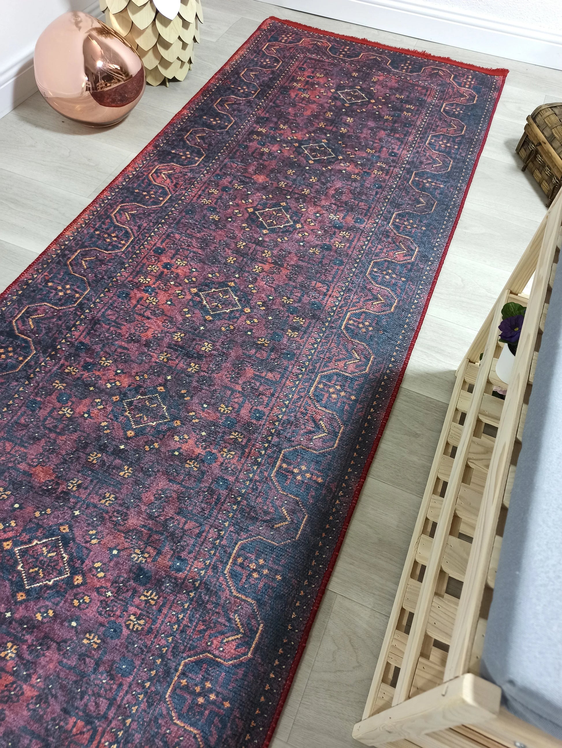 Uşak Antik Kırmızı Lacivert Halı-Pera Halı